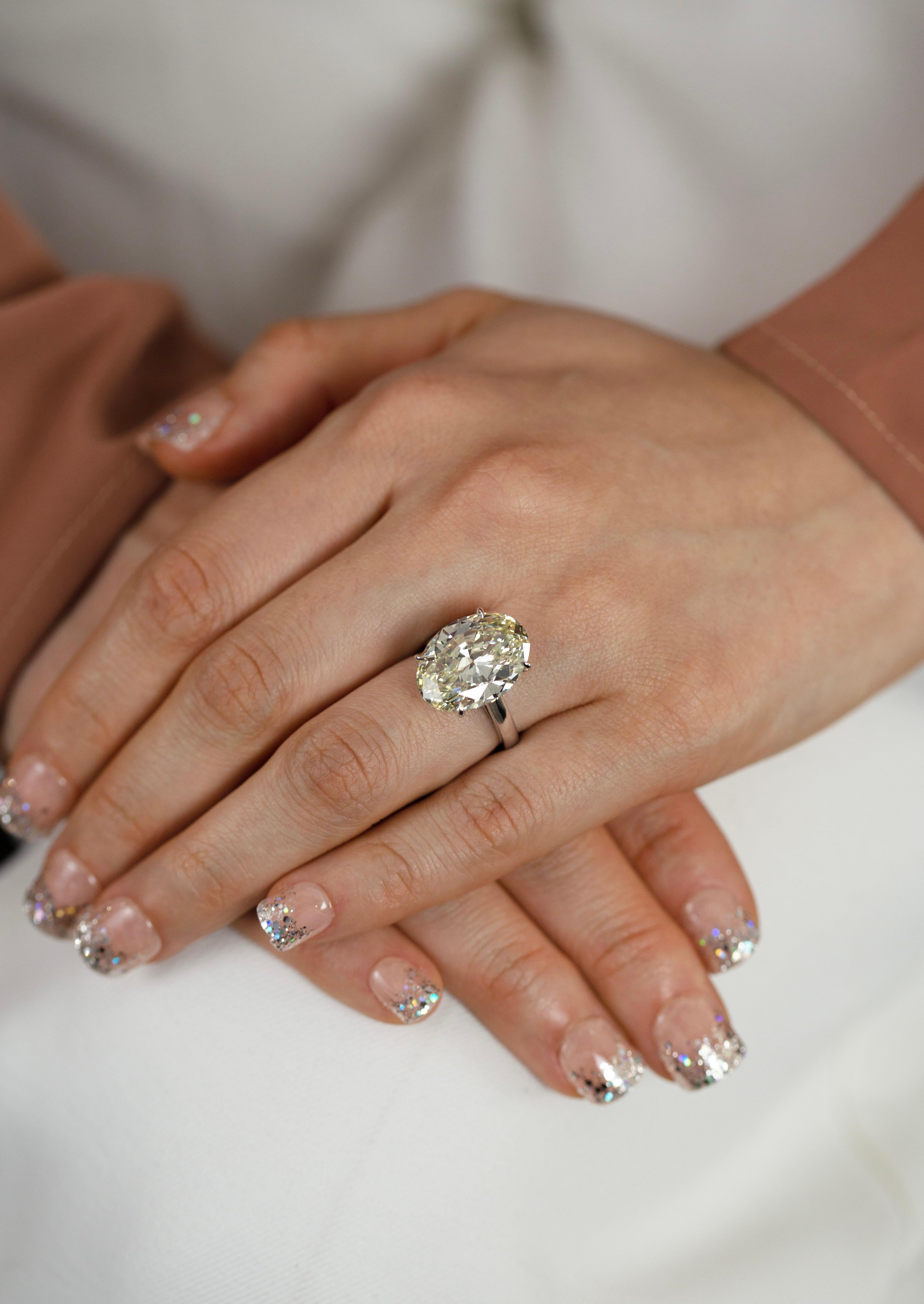 GIA Certified 10.78 Carats Oval Cut Diamond Solitaire Platinum Engagement Ring In New Condition For Sale In New York, NY