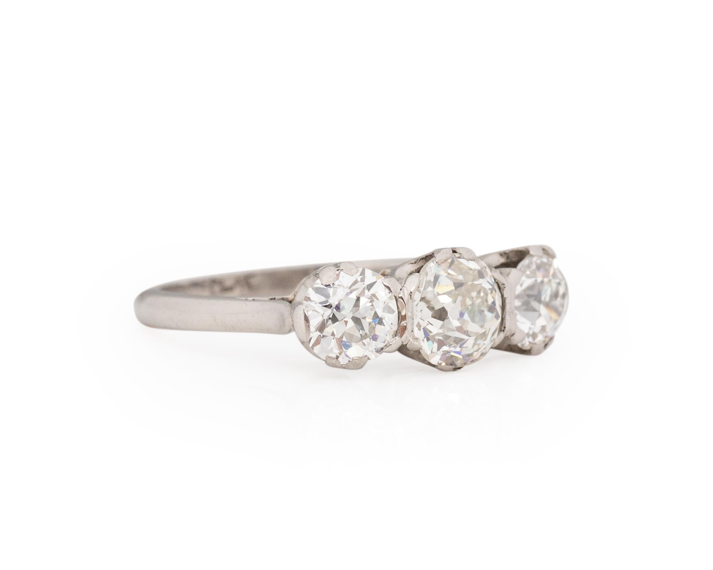 Misura dell'anello: 6.25
Tipo di metallo: Platino [Con marchio di garanzia e Test Test].
Peso: 3.2 grammi

Dettagli del diamante centrale:
RAPPORTO GIA #: 6214863056
Peso: 1,08ct
Taglio: Cuscino antico
Colore: K
Chiarezza: VS2
Misure: 6,21x6,14x4,01