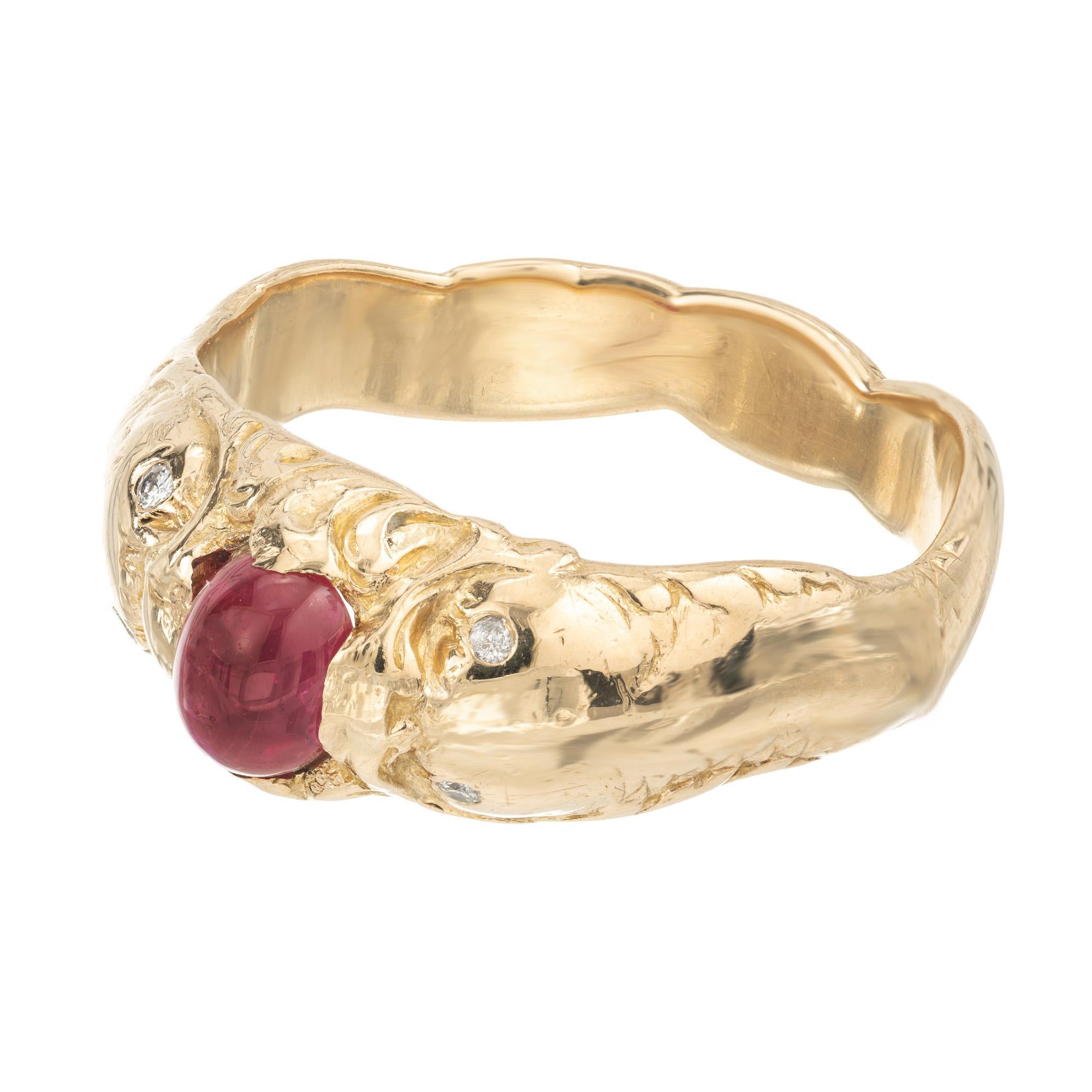 GIA Certified 1.08 Carat Cabochon Ruby Diamond Yellow Gold Men's Ring In Good Condition For Sale In Stamford, CT