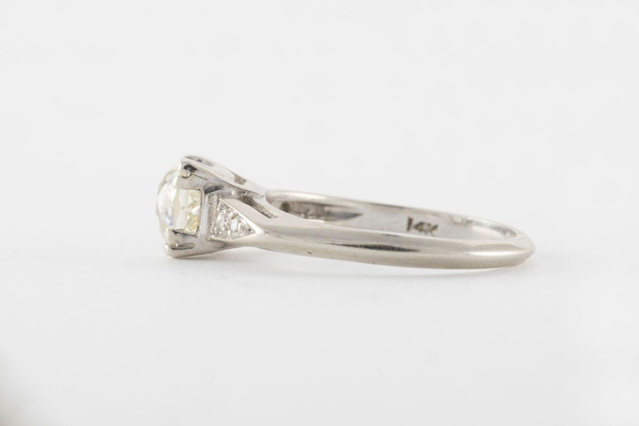 Art Deco GIA Certified 1.08 Carat Diamond Engagement Ring For Sale