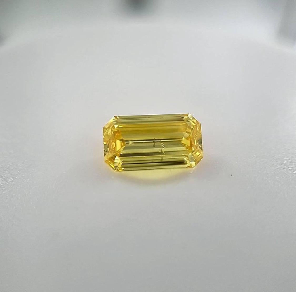 GIA Certified  1.08 Carat Emerald Cut Vivid Yellow Zimmi Loose Diamond For Sale 1