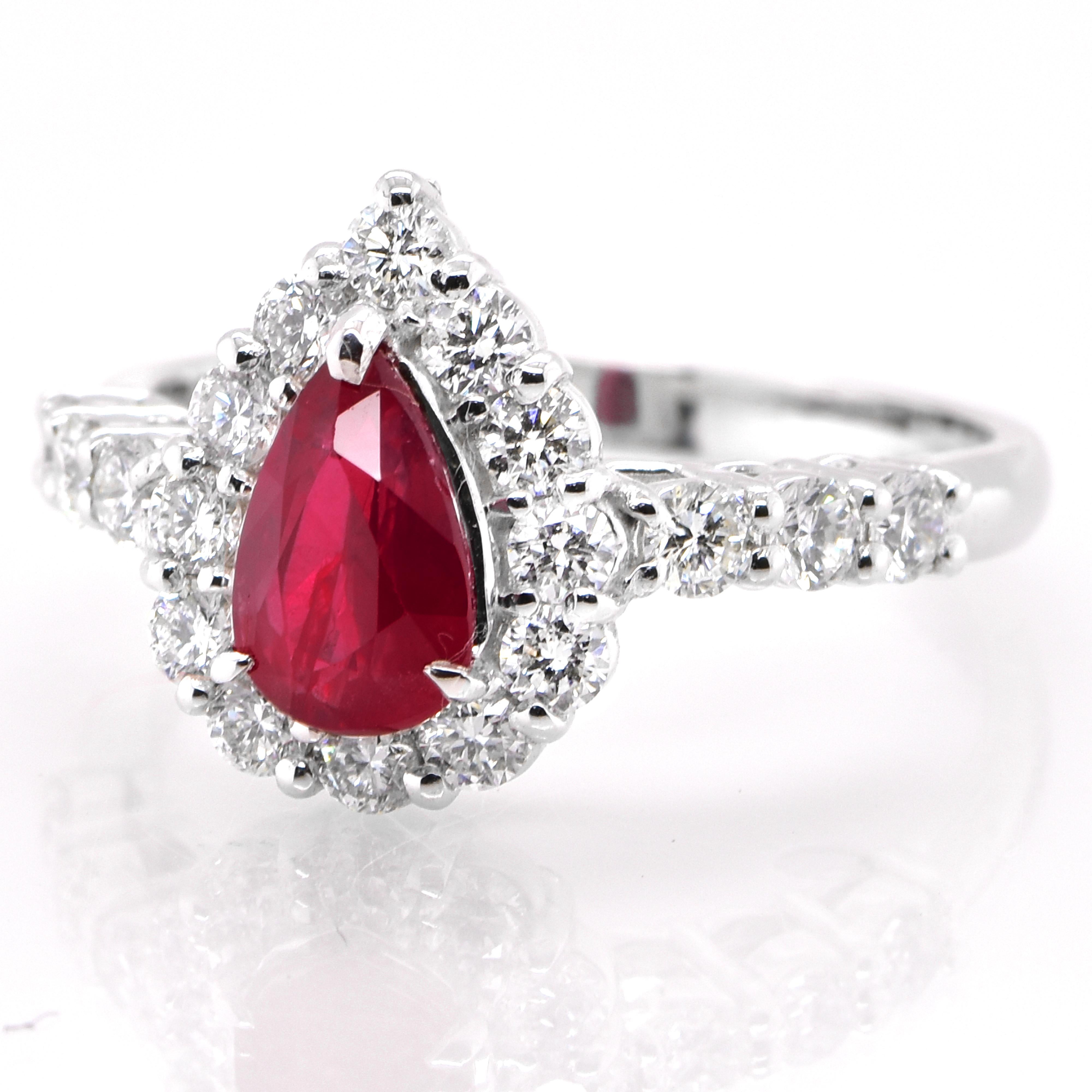 Ein wunderschöner Ring aus Platin mit einem GIA-zertifizierten, unbehandelten (nicht erhitzten) Rubin von 1,08 Karat und Diamanten von 0,69 Karat. Rubine werden im Sanskrit als 