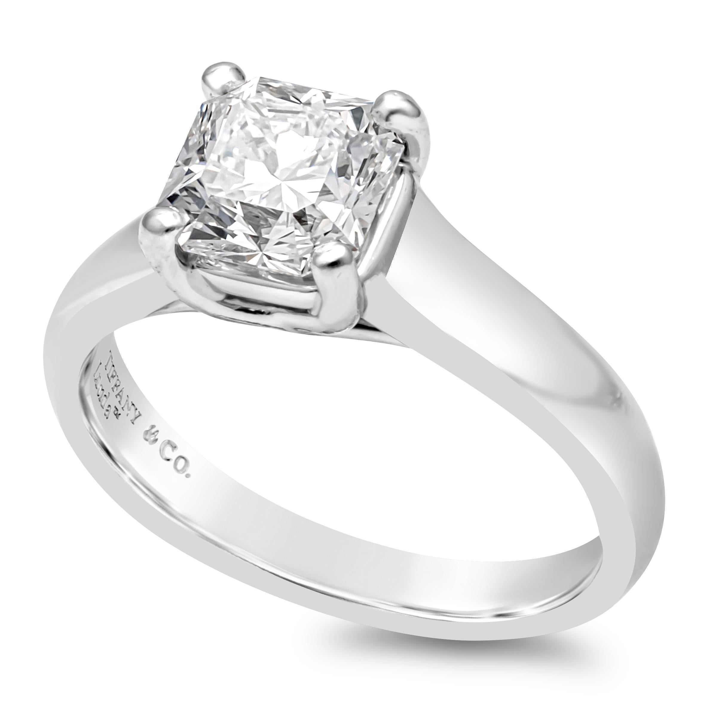 GIA Certified 1.08 Carats Radiant Cut Diamond Solitaire Engagement Ring In Good Condition For Sale In New York, NY