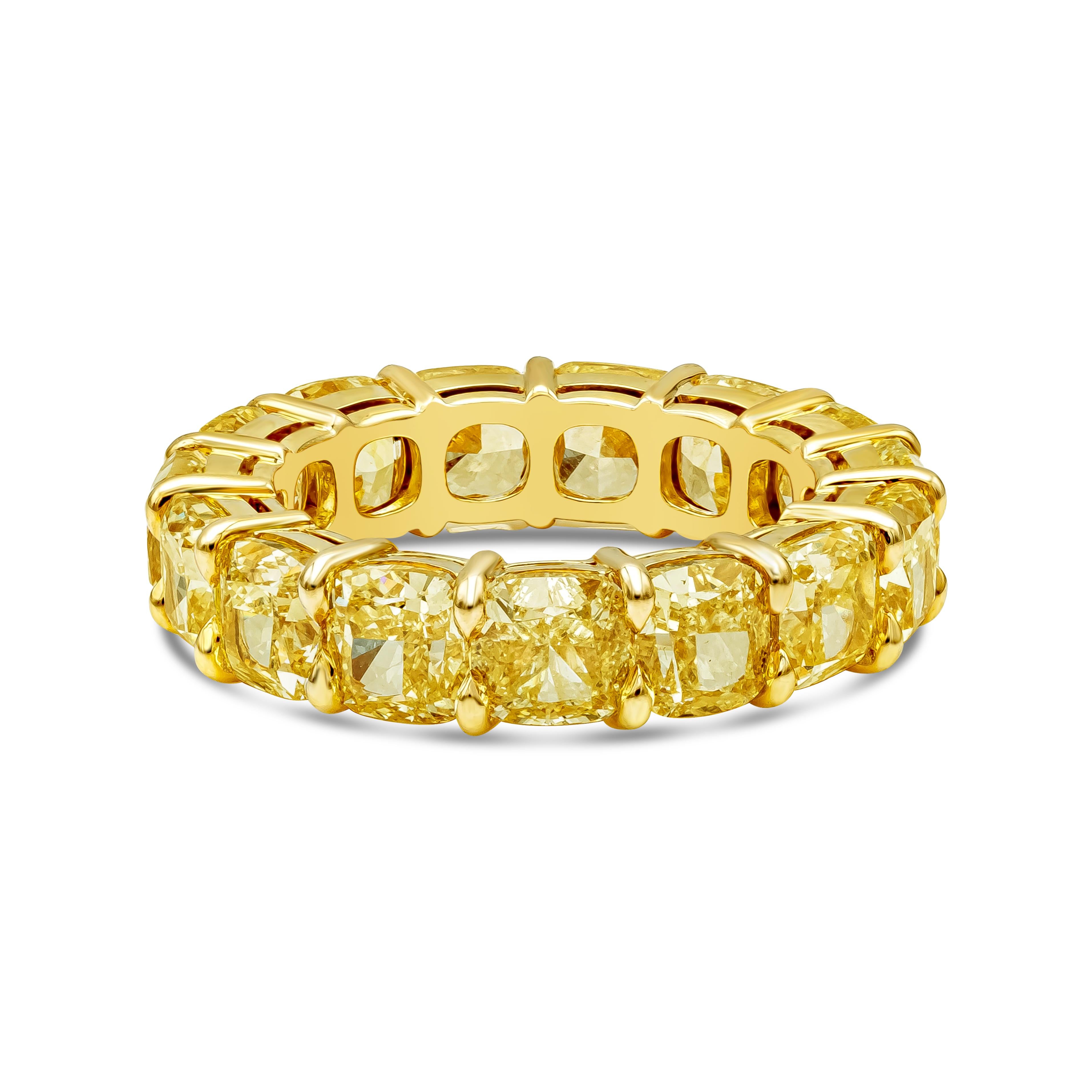 Magnifique alliance éternelle composée de 15 diamants de taille coussin certifiés par le GIA comme étant de couleur jaune fantaisie et de pureté VS, sertis sur une monture à griffes partagées. Les diamants jaunes pèsent 10.83 carats au total.