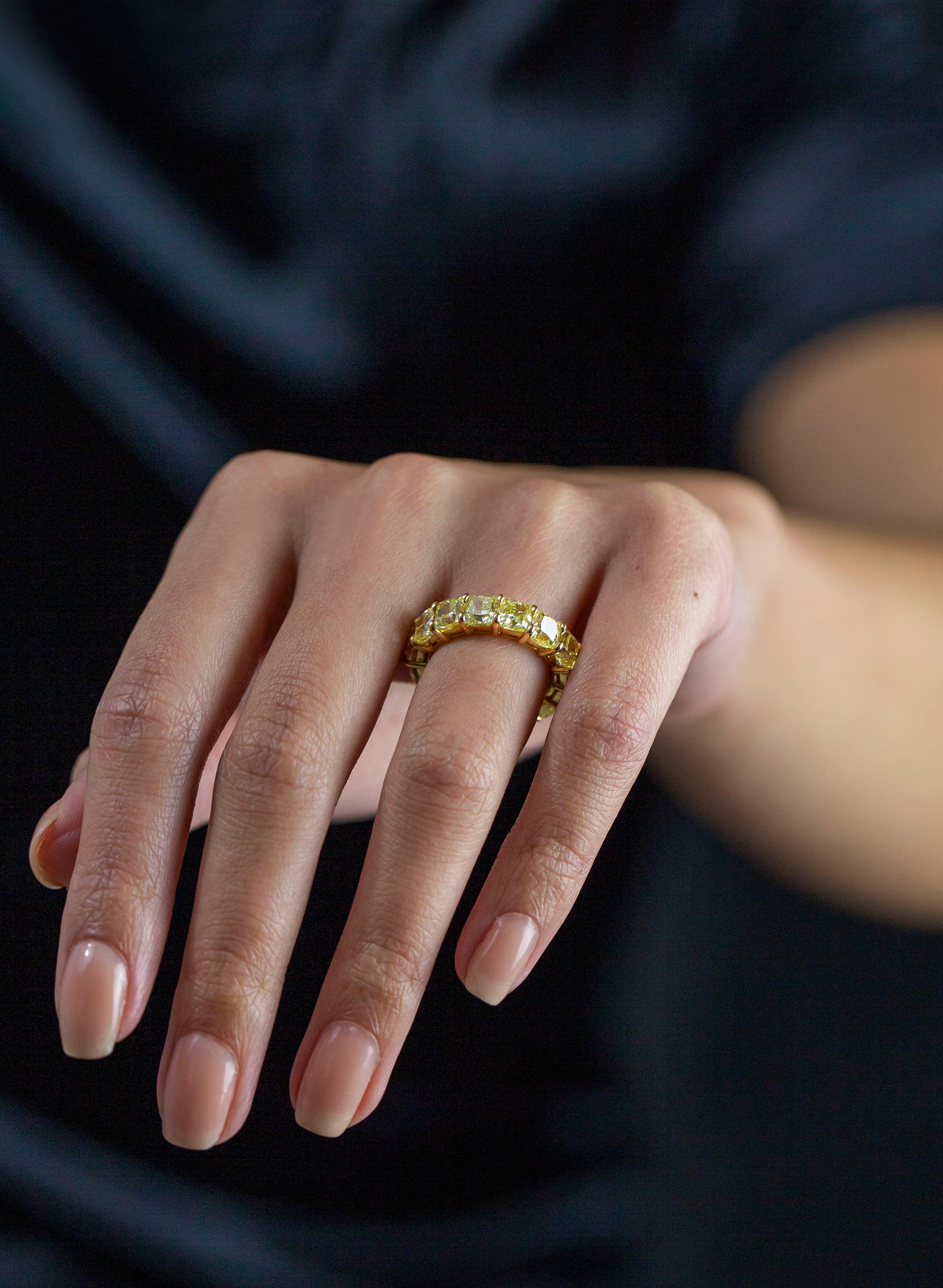 GIA-zertifizierter 10,83 Karat Eternity-Ehering mit gelbem Fancy-Diamant für Damen oder Herren im Angebot
