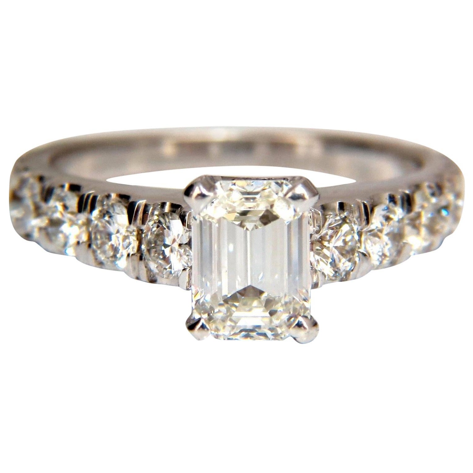 GIA Certified 1.08ct Emerald Cut diamond ring 1.20ct sides 18kt Cathedral H/Vs1* en vente