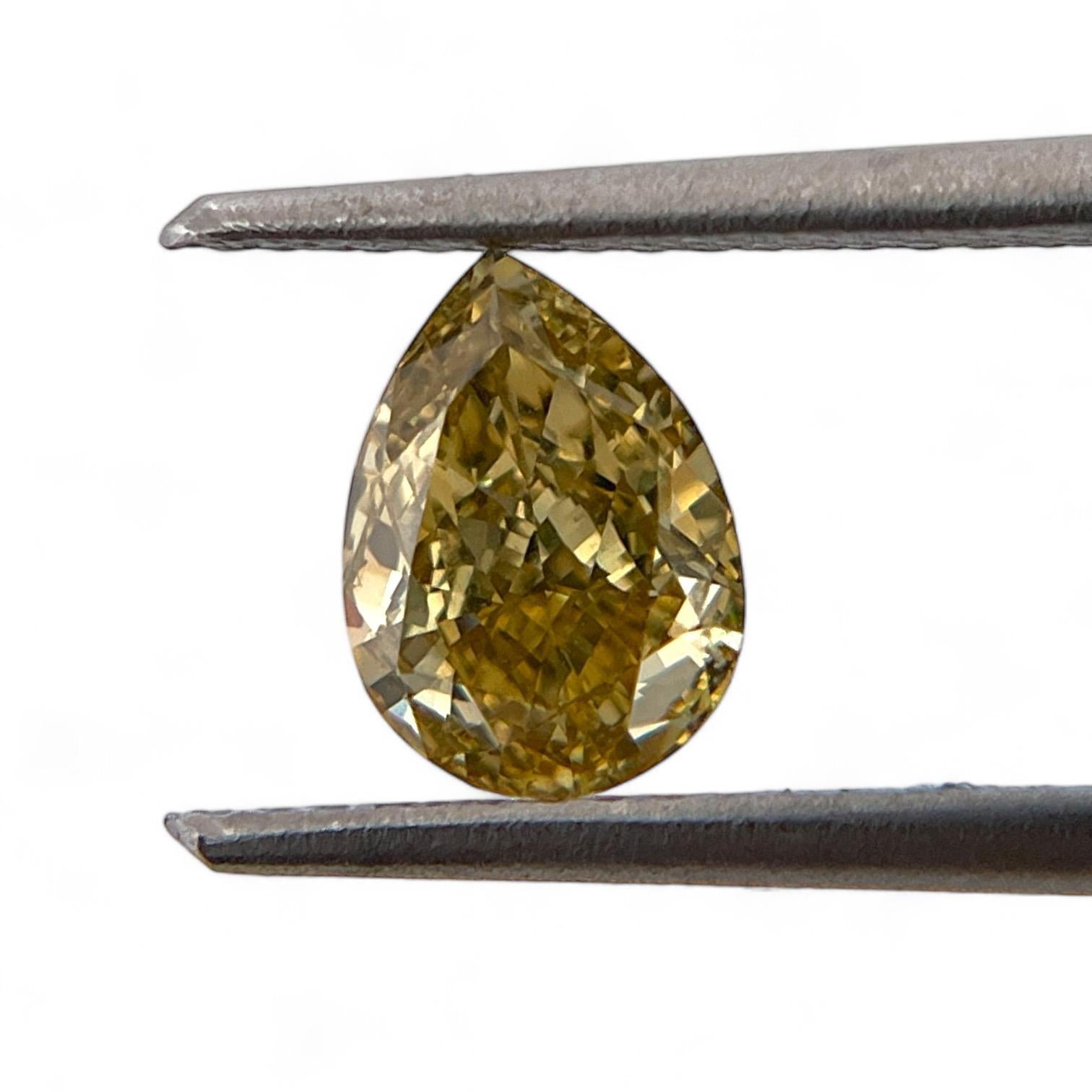 Taglio a goccia Diamante naturale di colore giallo bruno intenso a forma di pera certificato GIA da 1,09 carati in vendita