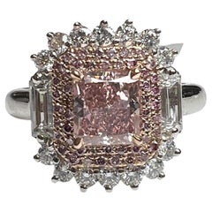 Anello con diamante rosa intenso a taglio radiante certificato GIA da 1,09 carati