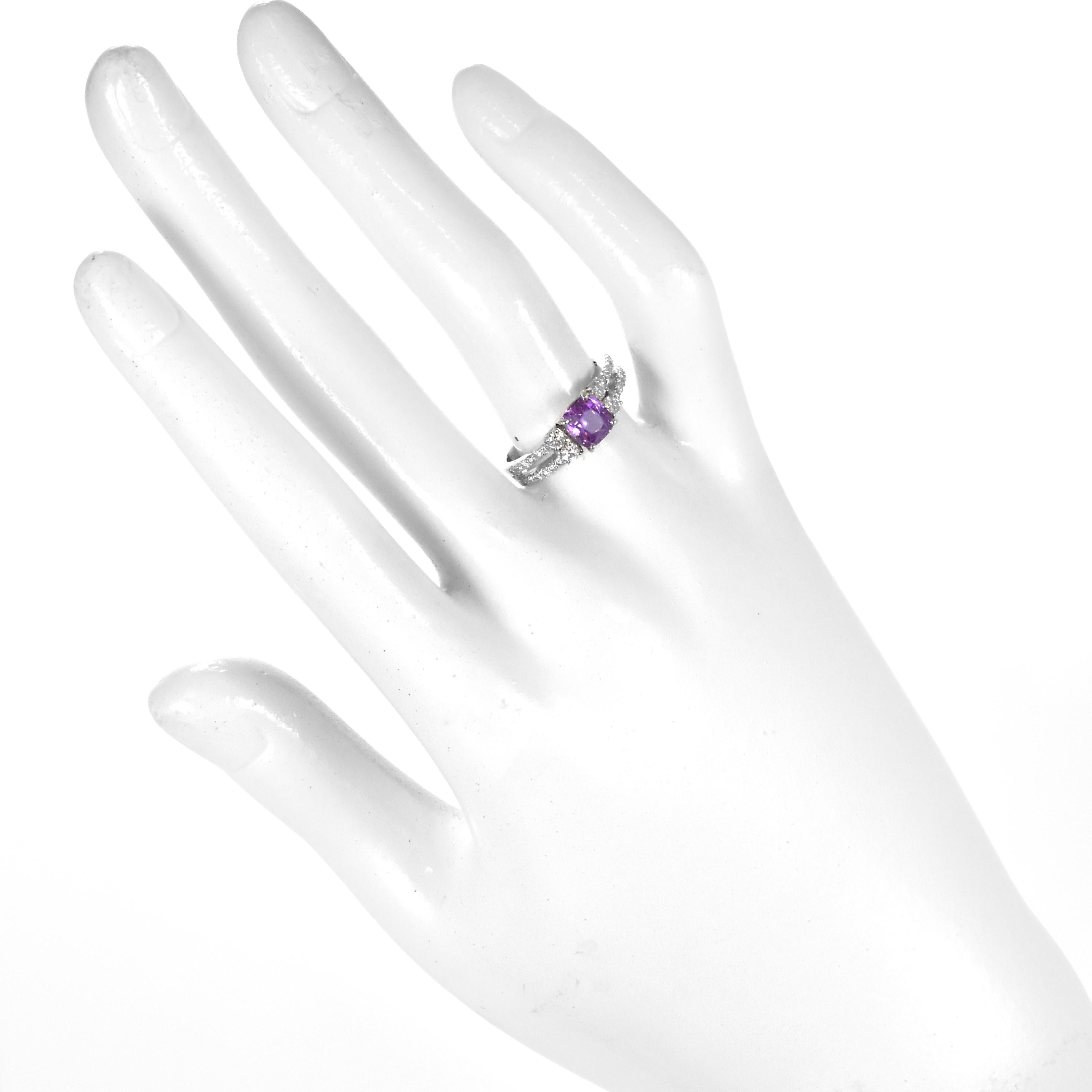 Taille coussin Bague en platine certifiée GIA 1,09 carat saphir violet et diamant en vente