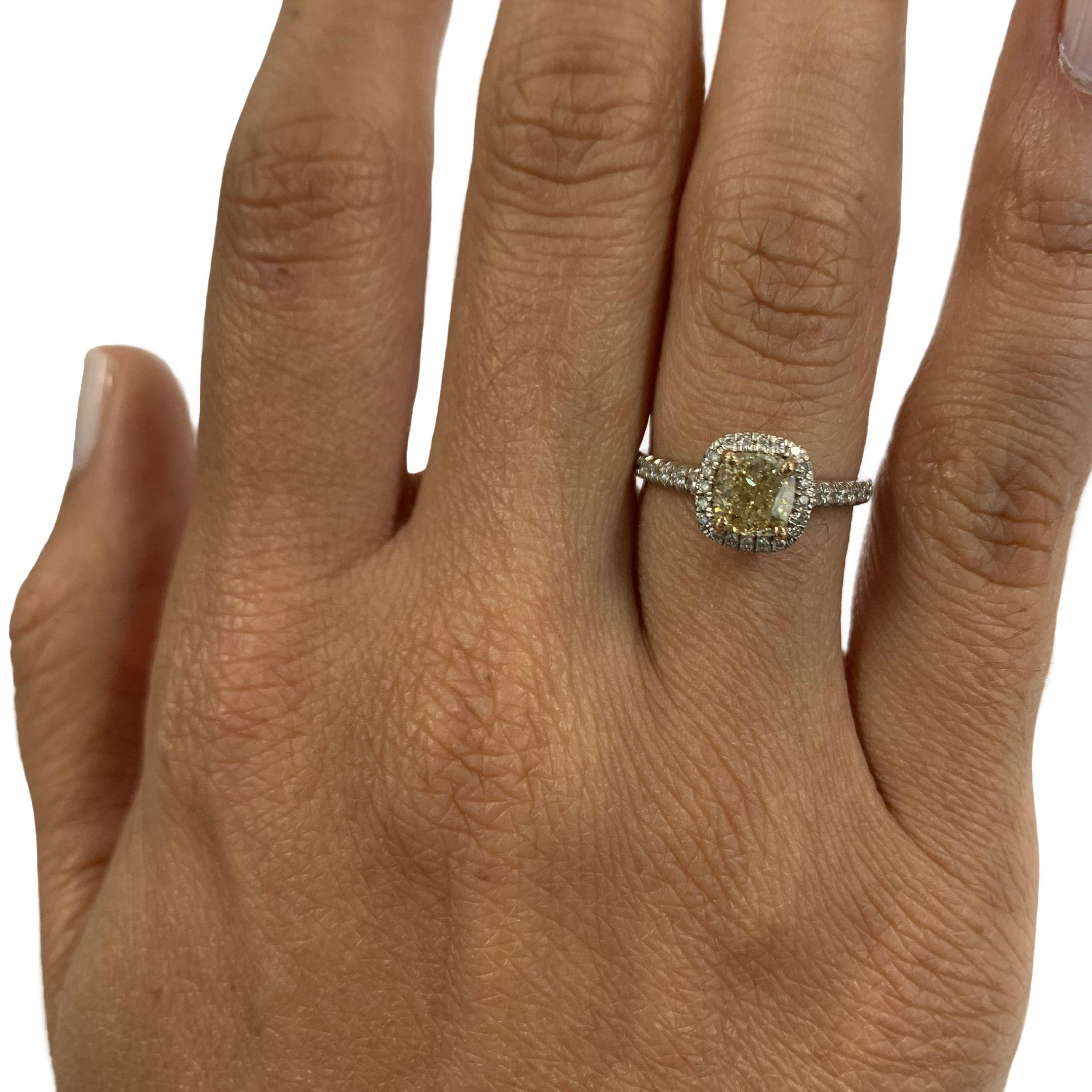 Yellow Diamond Ring 1.09 Carats GIA Certified  In New Condition In Miami, FL