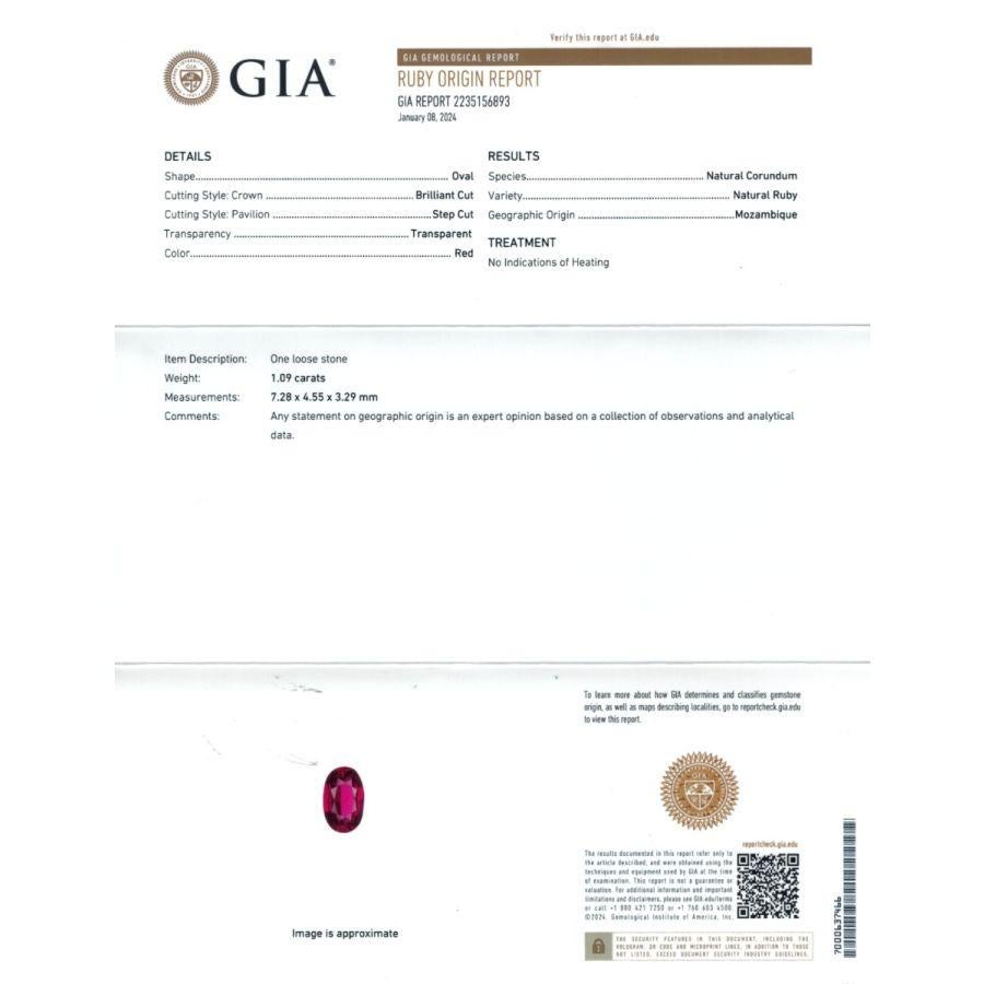 Voici un rubis naturel du Mozambique pesant 1,09 carat, accompagné d'un rapport GIA pour l'authenticité. La gemme de forme ovale, mesurant 7,28 x 4,55 x 3,29 mm, présente une taille Brilliante/Step, mélangeant de façon homogène la brillance à