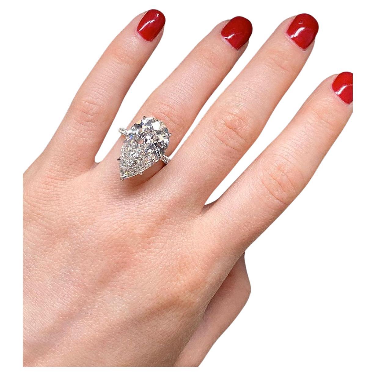 Taille poire Bague de fiançailles certifiée GIA 10.05 diamant taille poire avec pavè en vente