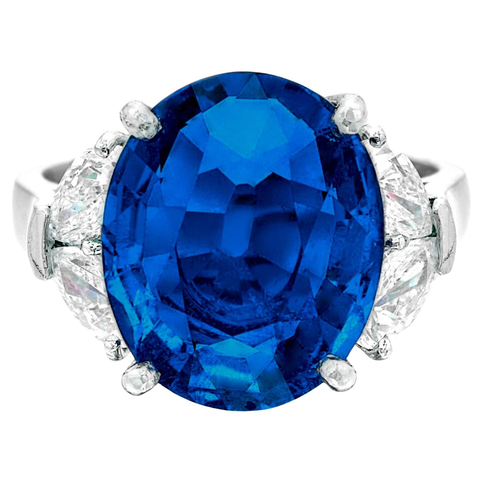 Anello di diamanti con zaffiro blu del Kashmir certificato GIA da 10,94 carati