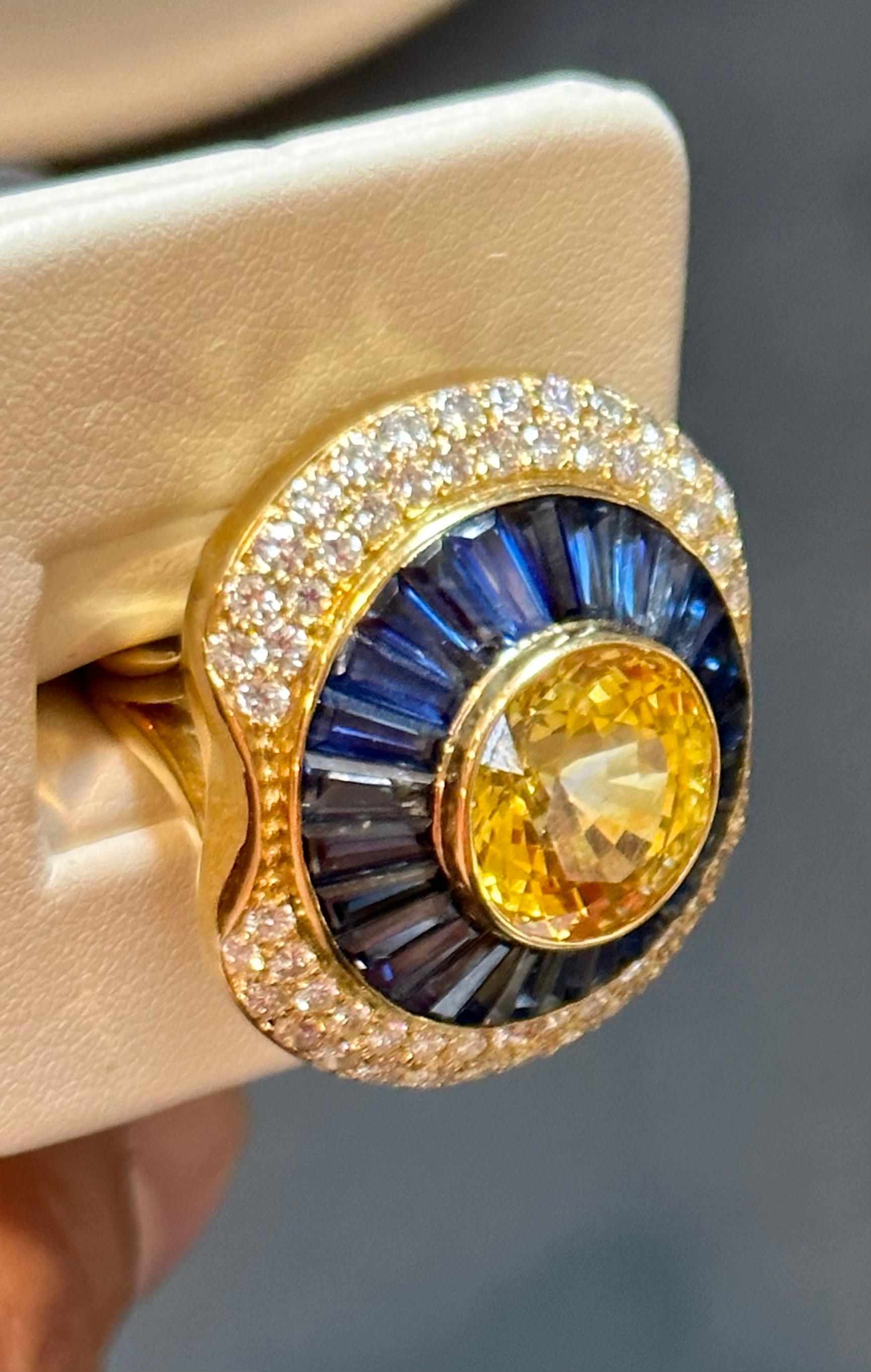 Taille ronde Bague en saphir jaune de Ceylan naturel de 10 carats, saphir bleu et diamant certifiés GIA en vente