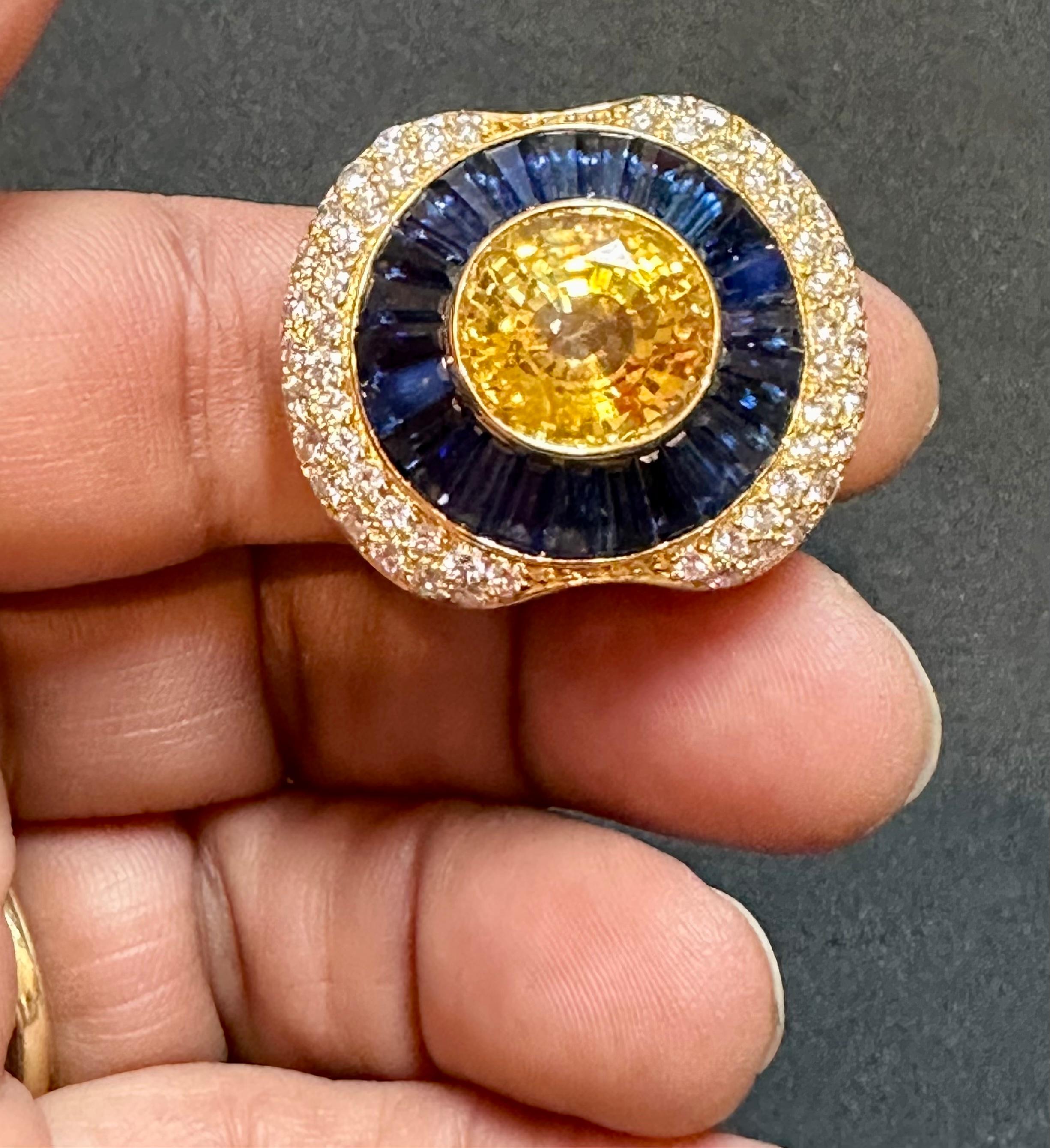 Round Cut GIA Certified 10Ct Natural Ceylon Yellow Sapphire, Blue Sapphire & Diamond Ring For Sale