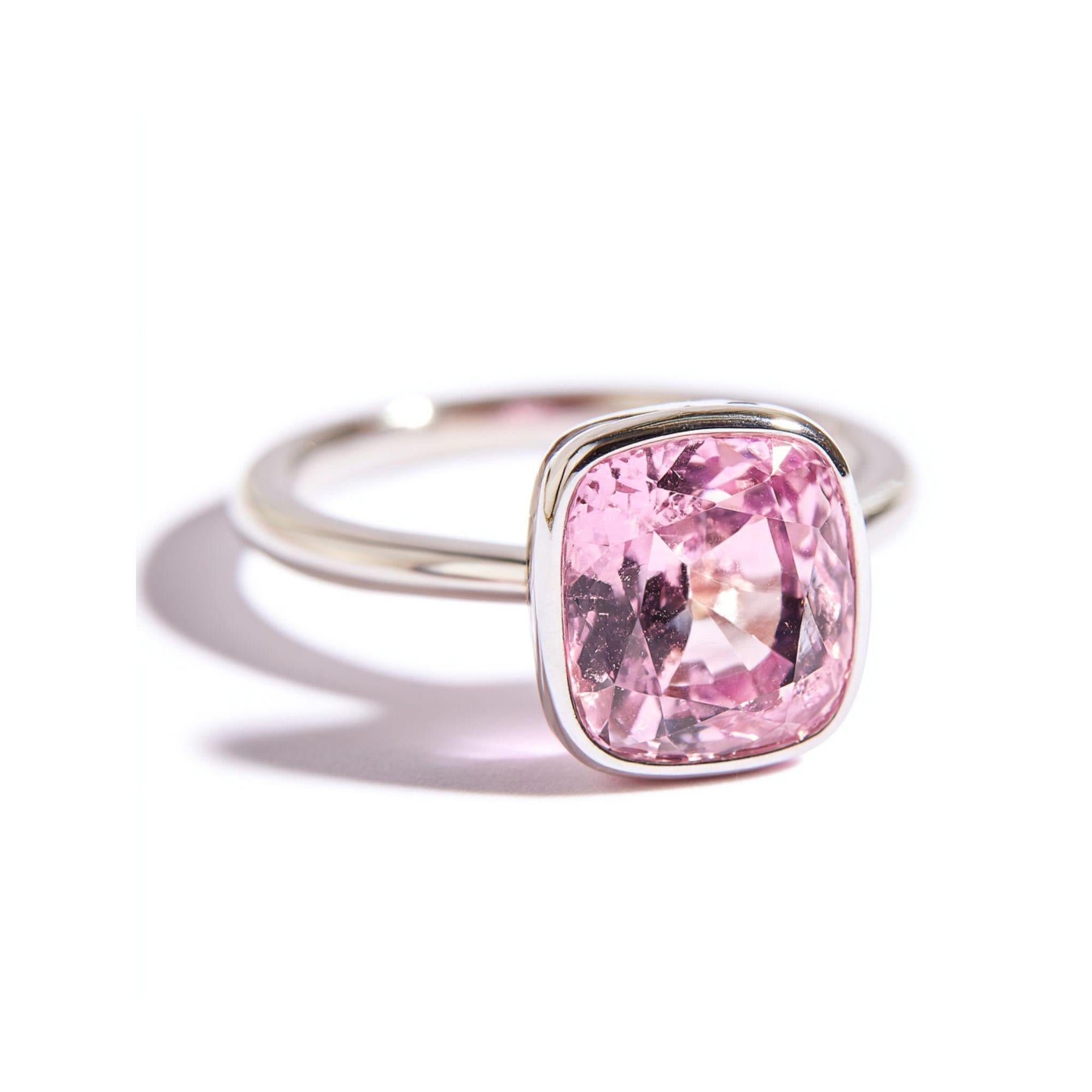 Moderno GIA Certified 11 Carat Bubble Gum Pink Sapphire Bezel Set Solitaire Ring in vendita