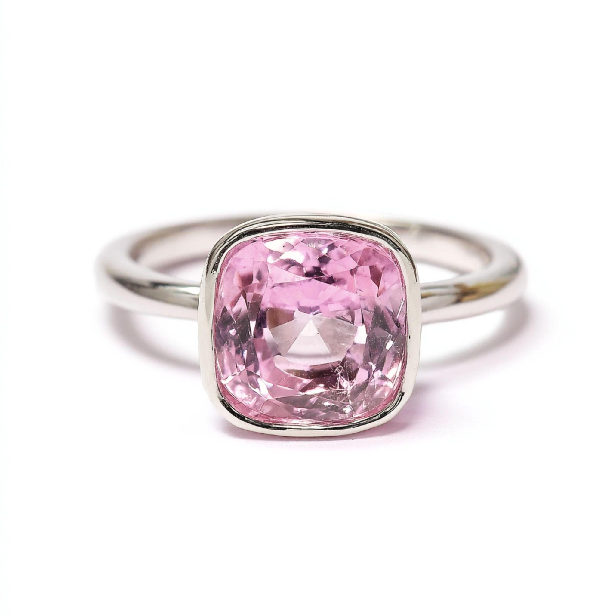 GIA Certified 11 Carat Bubble Gum Pink Sapphire Bezel Set Solitaire Ring in vendita 2