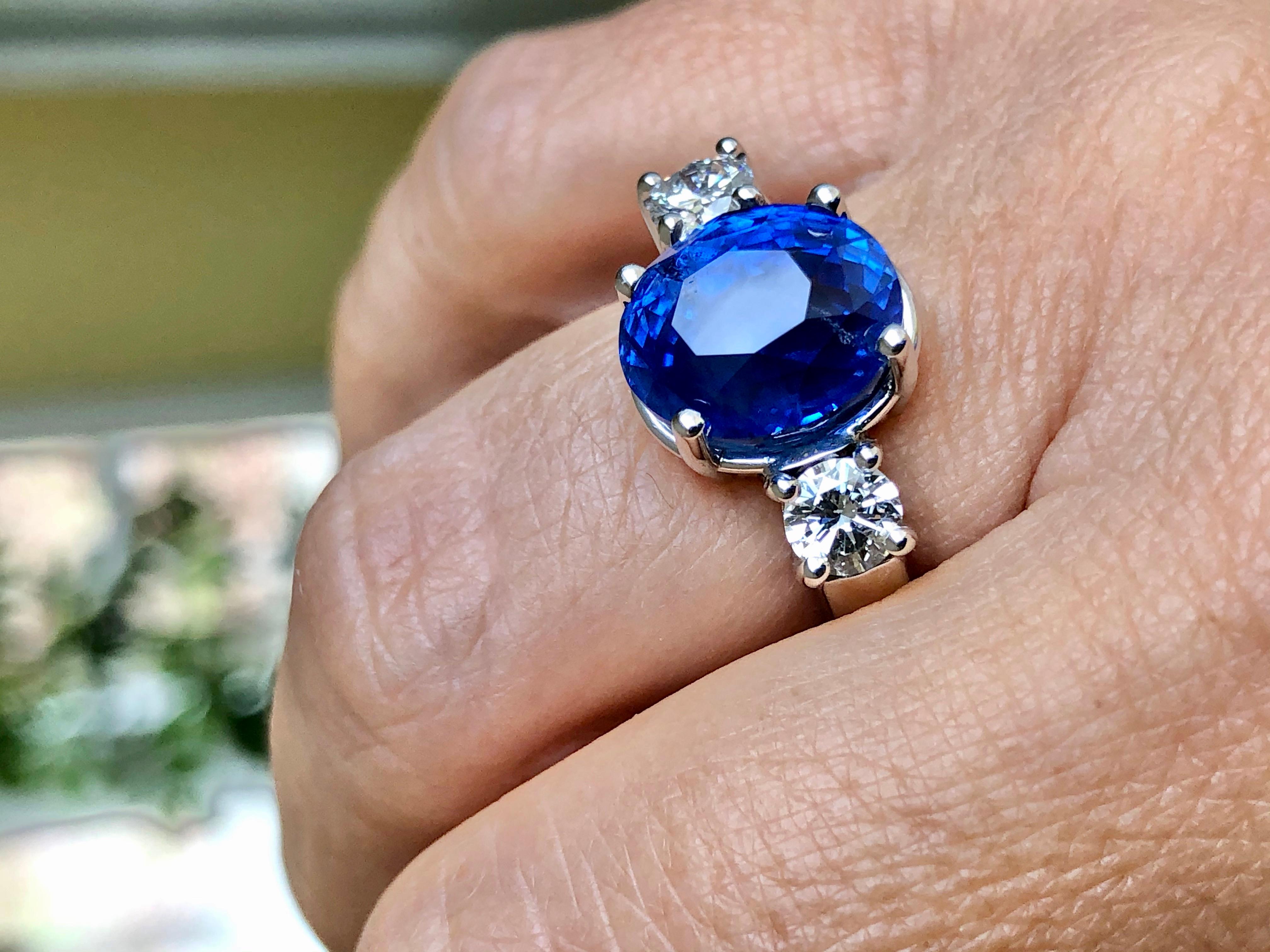 GIA Certified 11.00 Carat Cornflower Blue Unheated Sapphire and Diamond Ring 2