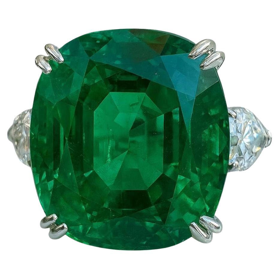 Emeraude coussin certifiée GIA de 11,16ct sertie en platine avec diamants poires en vente