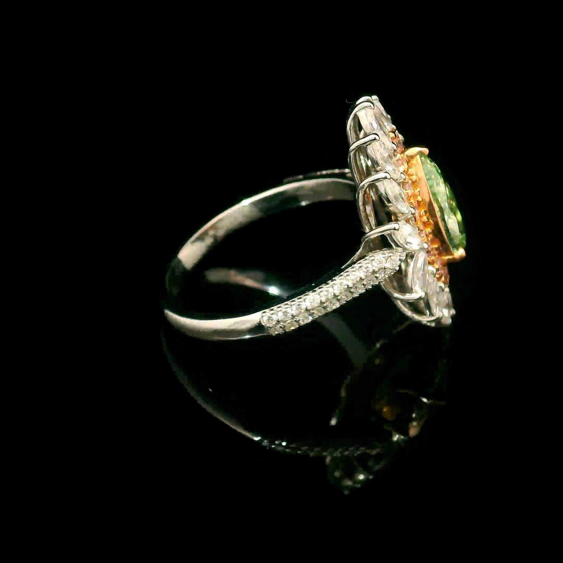 Taille poire Bague en diamant certifié GIA 1,10 carat Fancy Light Greenish Yellow VVS2 Clarity en vente