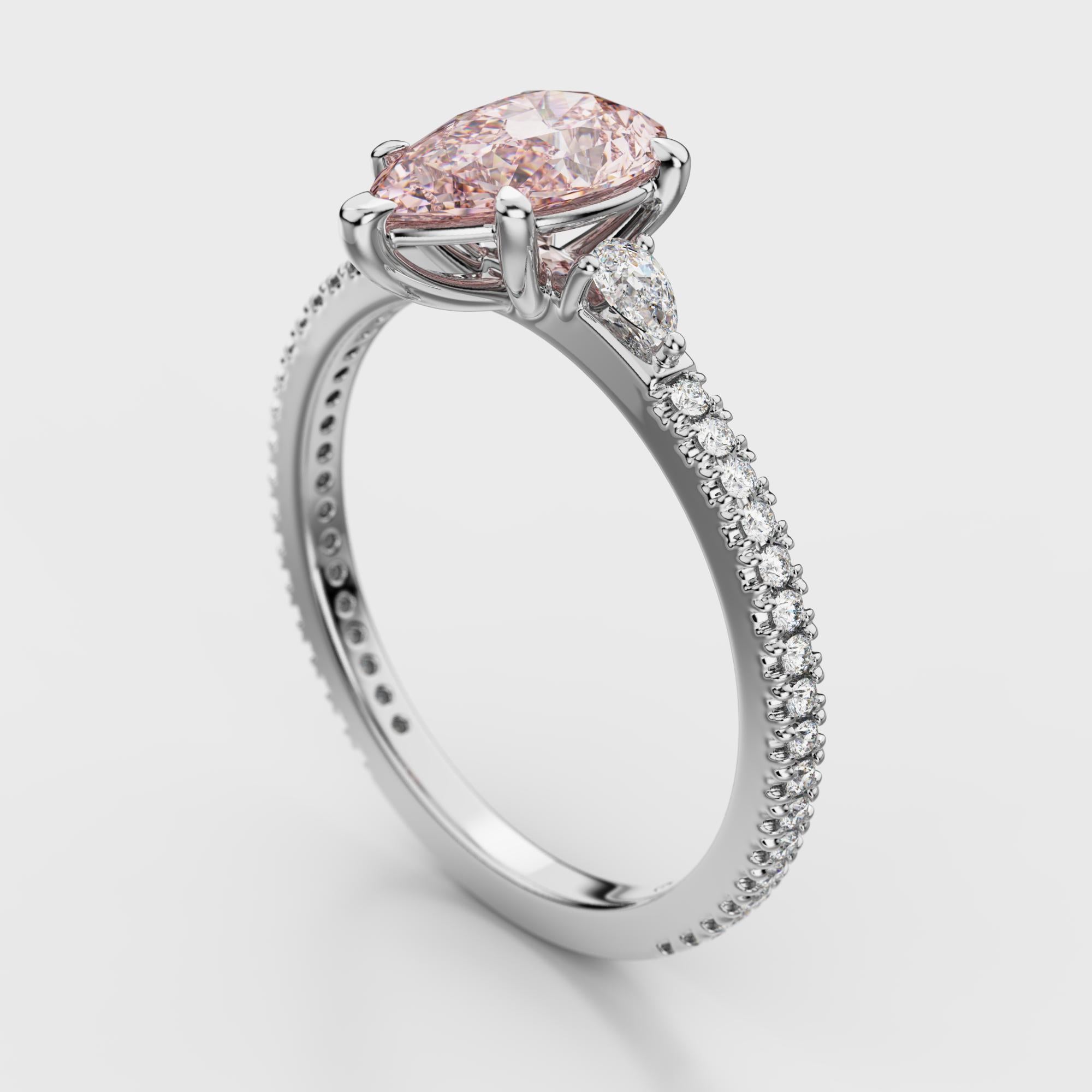 Contemporaneo Anello a tre pietre con diamante rosa chiaro Fancy da 1,10 carati certificato GIA in vendita