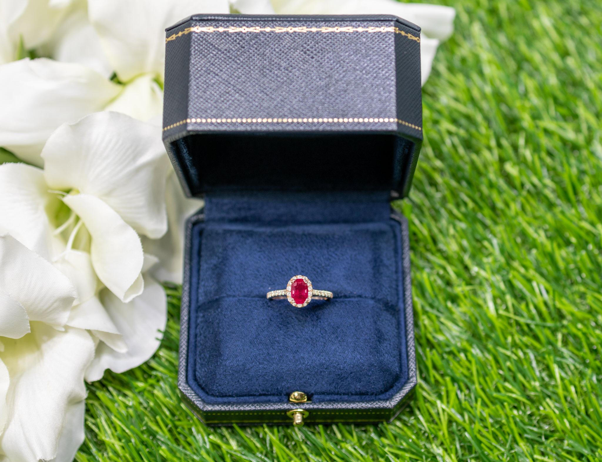 GIA Certified 1.10 Carat Natural Unheated Ruby Ring Set with Diamonds In Excellent Condition For Sale In Aliso Viejo, CA