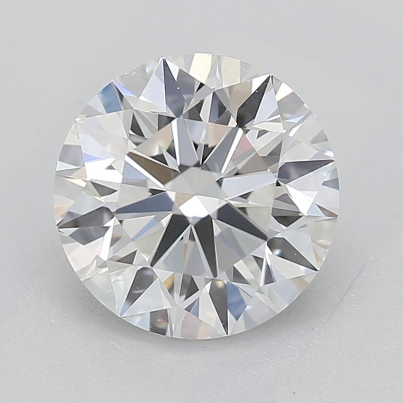 Realizzato a mano a New York, questo splendido anello con diamante presenta un affascinante diamante rotondo certificato GIA di 1,10 , classificato F e VS2. L'incastonatura a quattro punte a doppio cestello, ornata da intricati dettagli in milgrain,