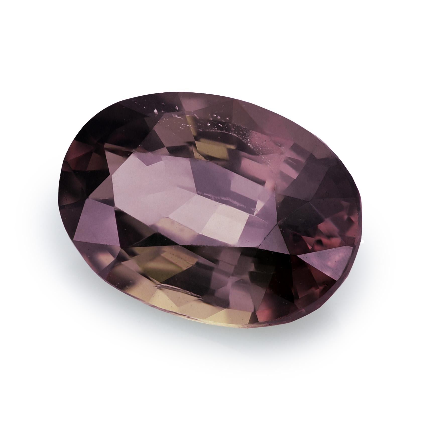 GIA Certified Natural 1.10 Carats Color Changes Alexandrite In New Condition For Sale In Los Angeles, CA