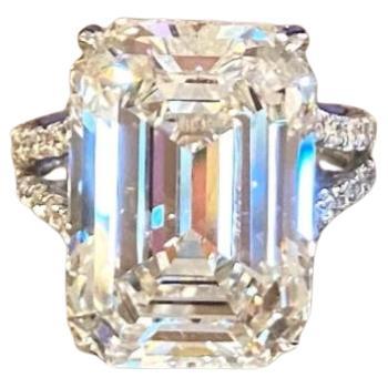 GIA Certified 11.00 Carat VVS  Emerald Shape Diamond 18K Gold Ring