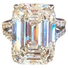 GIA Certified 11.00 Carat VVS  Emerald Shape Diamond 18K Gold Ring
