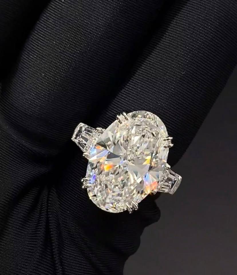 GIA zertifiziert 11,00 Karat D/VVS1 Oval Form Diamant 18K Gold Ring im Angebot 2