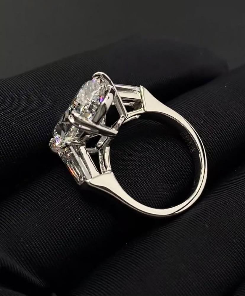 GIA zertifiziert 11,00 Karat D/VVS1 Oval Form Diamant 18K Gold Ring im Angebot 3