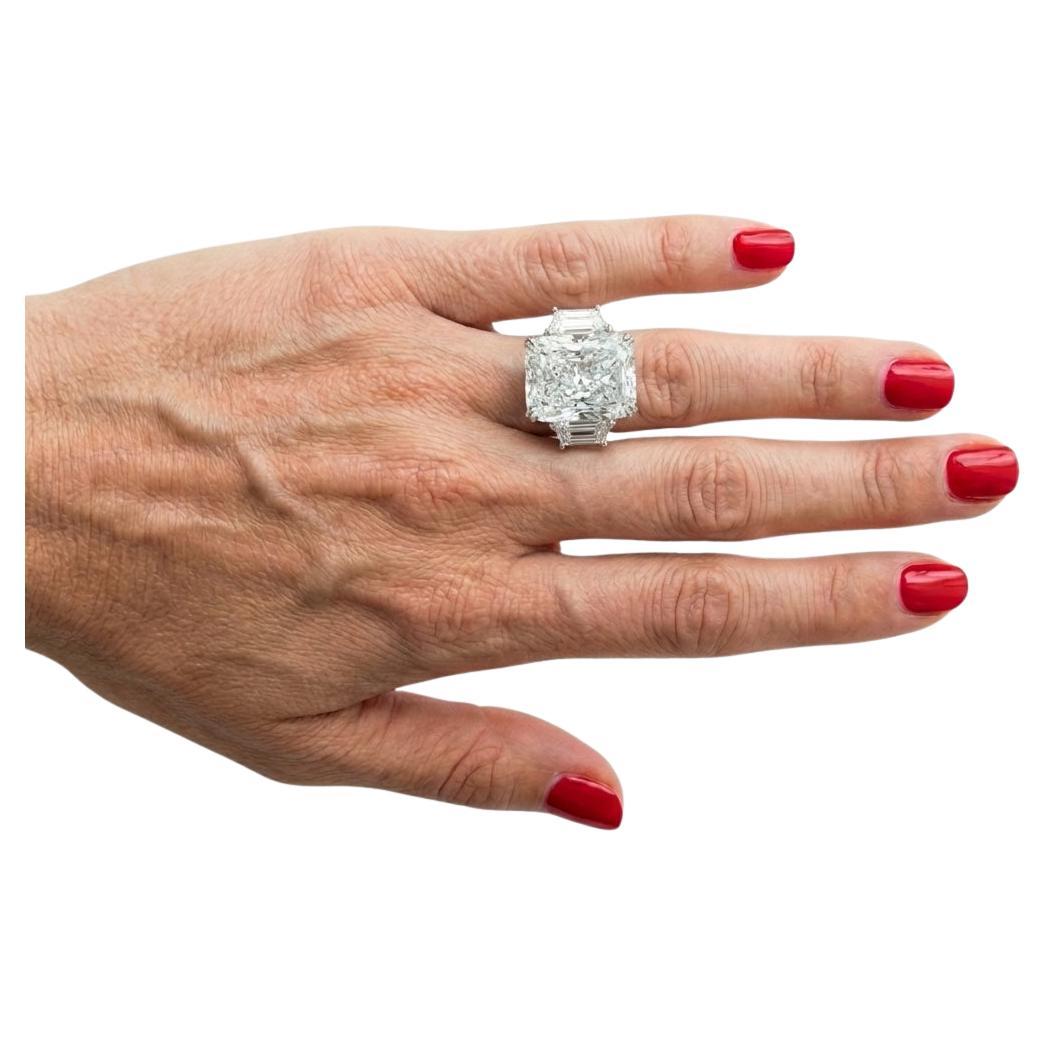 Anillo de Diamantes Rectangular con Corte en Esquina de 11,02 quilates Certificado por el GIA
