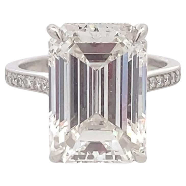 Anello in platino con diamante taglio smeraldo da 11,05 carati certificato GIA

Questo anello presenta un diamante taglio smeraldo da 11,05 carati, certificato da GIA con il rapporto #1236113353. Il diamante ha un colore di grado G e una purezza di