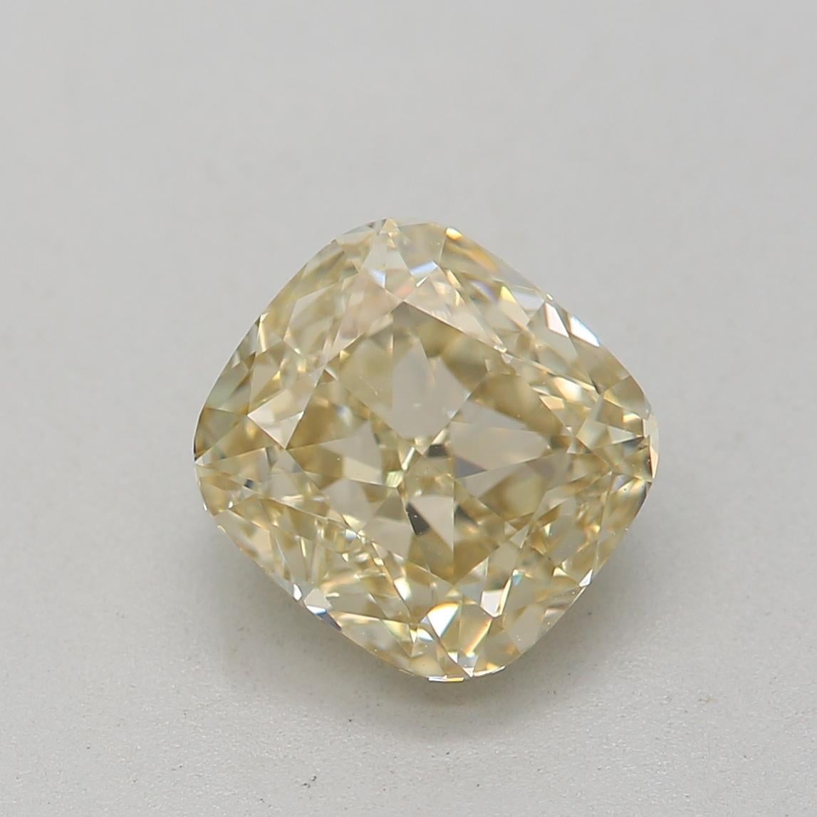 Certificato: GIA 
Numero del rapporto: 6213562296
Forma e taglio: Cuscino
Peso in carati: 1,11 carati
Misure: 6,01 x 5,62 x 3,60 mm
Grado di colore: Giallo chiaro brunastro Fancy

CARATTERISTICHE DEL DIAMANTE:

Questo diamante Fancy Light Brownish