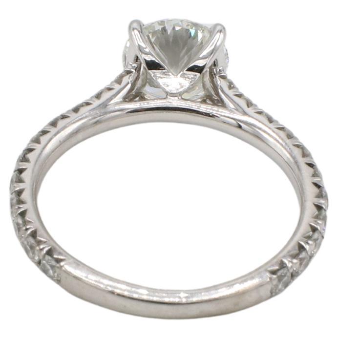 Moderno Anello di fidanzamento certificato GIA con diamante naturale rotondo da 1,11 carati H. H. VS2 18K in vendita