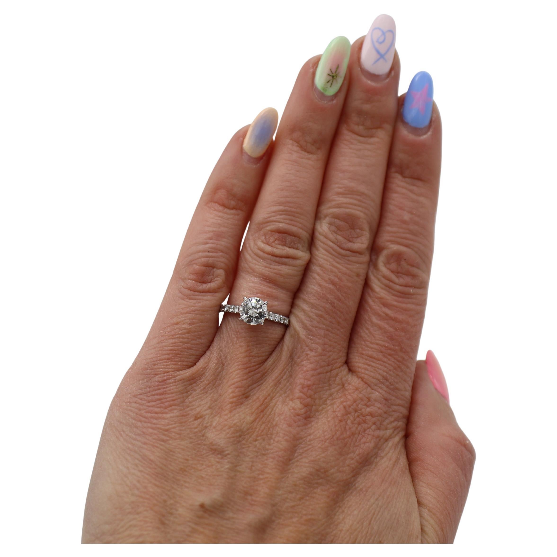 Anello di fidanzamento certificato GIA con diamante naturale rotondo da 1,11 carati H. H. VS2 18K In condizioni ottime in vendita a  Baltimore, MD