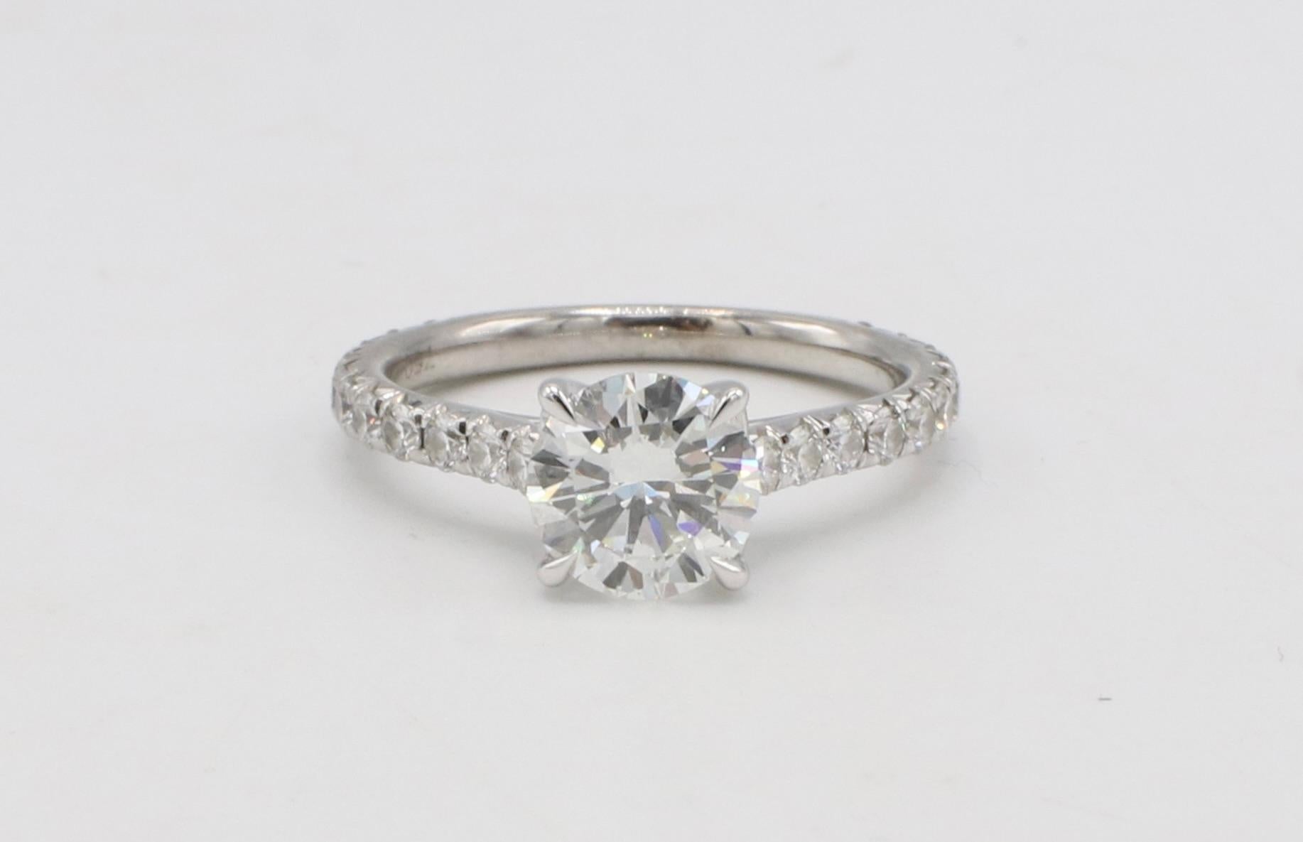 Anello di fidanzamento certificato GIA con diamante naturale rotondo da 1,11 carati H. H. VS2 18K in vendita 1