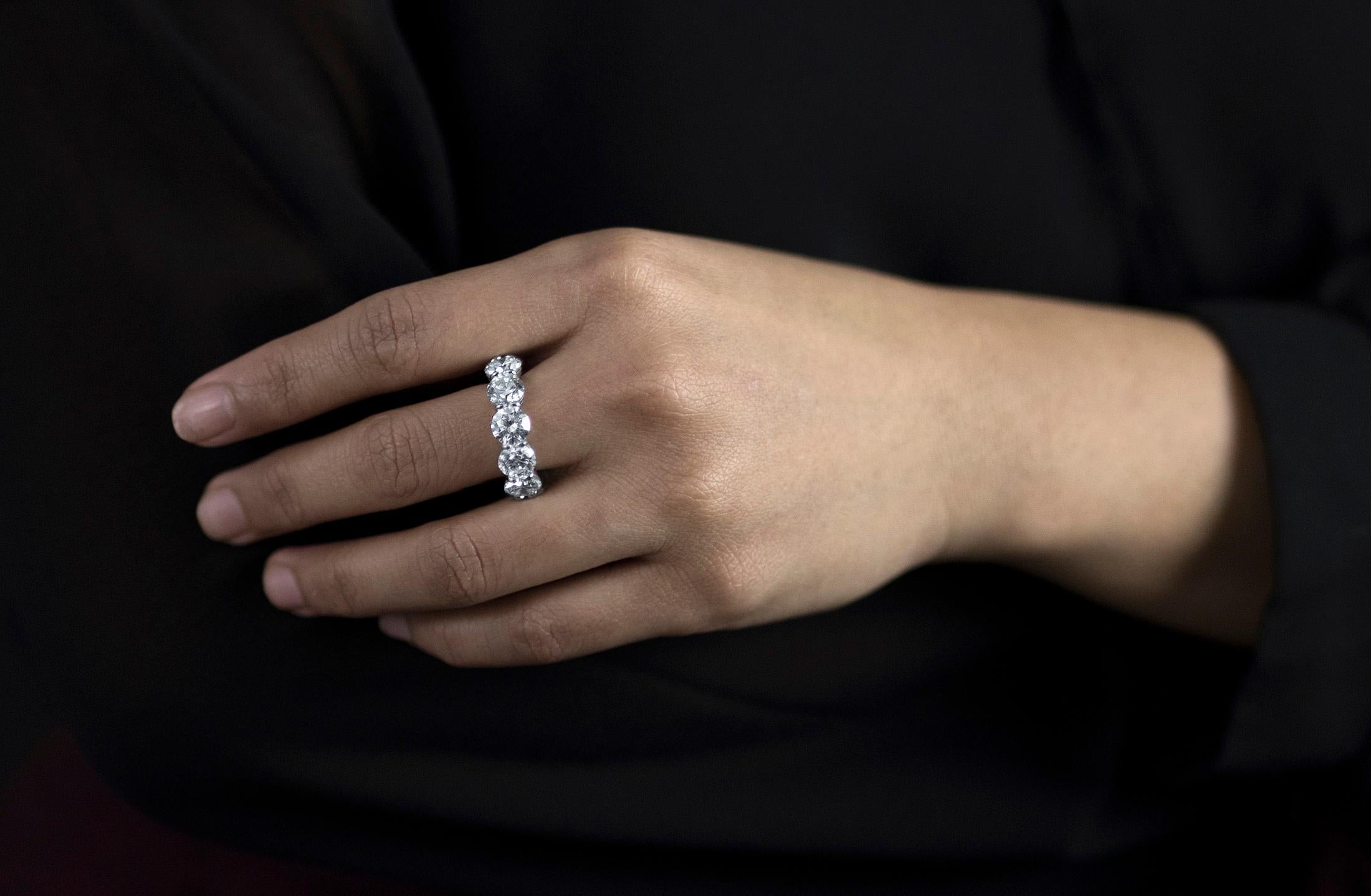 GIA-zertifizierter 11,10 Karat runder Diamant-Ehering im Zustand „Neu“ im Angebot in New York, NY