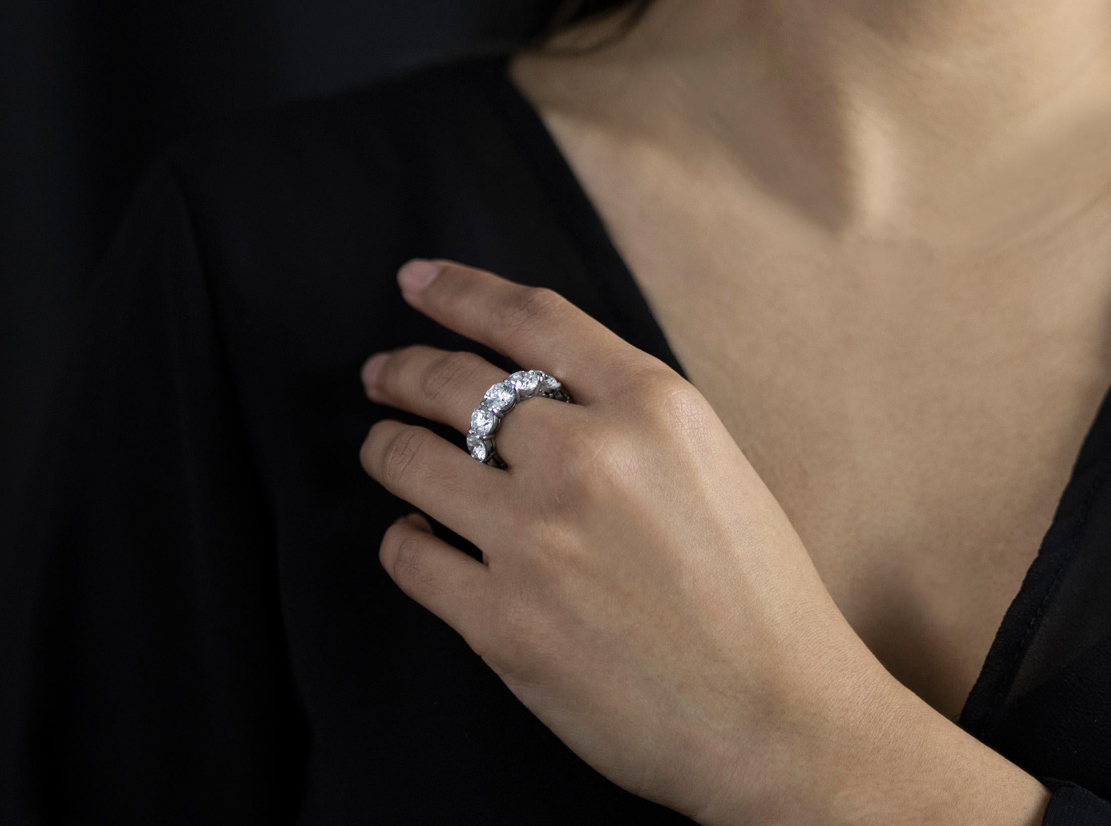 GIA-zertifizierter 11,10 Karat runder Diamant-Ehering für Damen oder Herren im Angebot