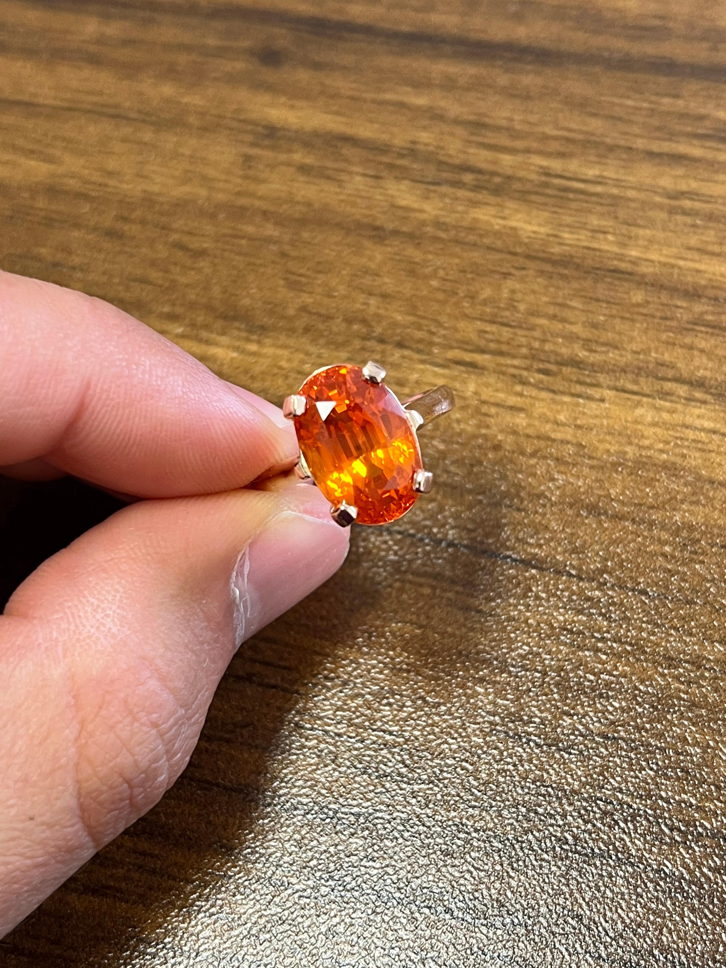 Taille ovale Saphir orange de taille ovale de 11,16 carats certifié GIA en or rose 14 carats en vente