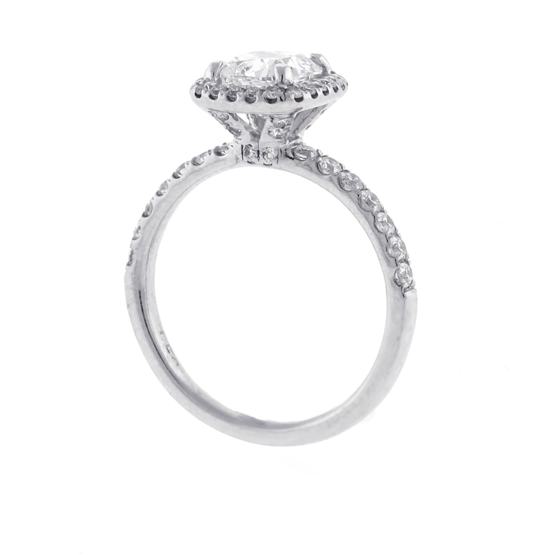 Taglio cuscino G.I.A. Certified 1.11ct Cushion Cut Diamond Halo Engagement Ring in vendita