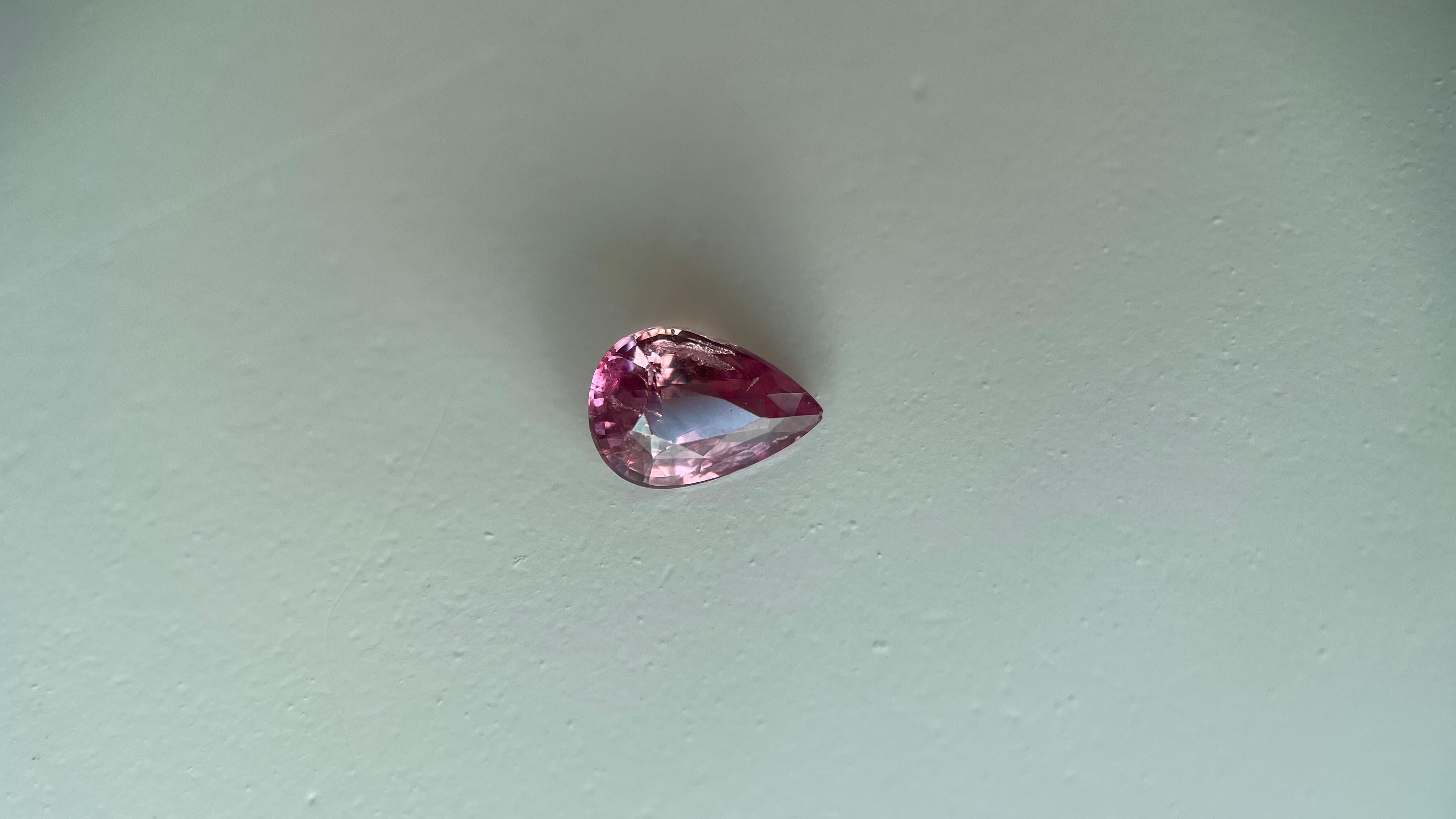 Donna Zaffiro rosa certificato GIA da 1,11 carati - Riscaldato (8,07x5,73x3,53 mm) in vendita