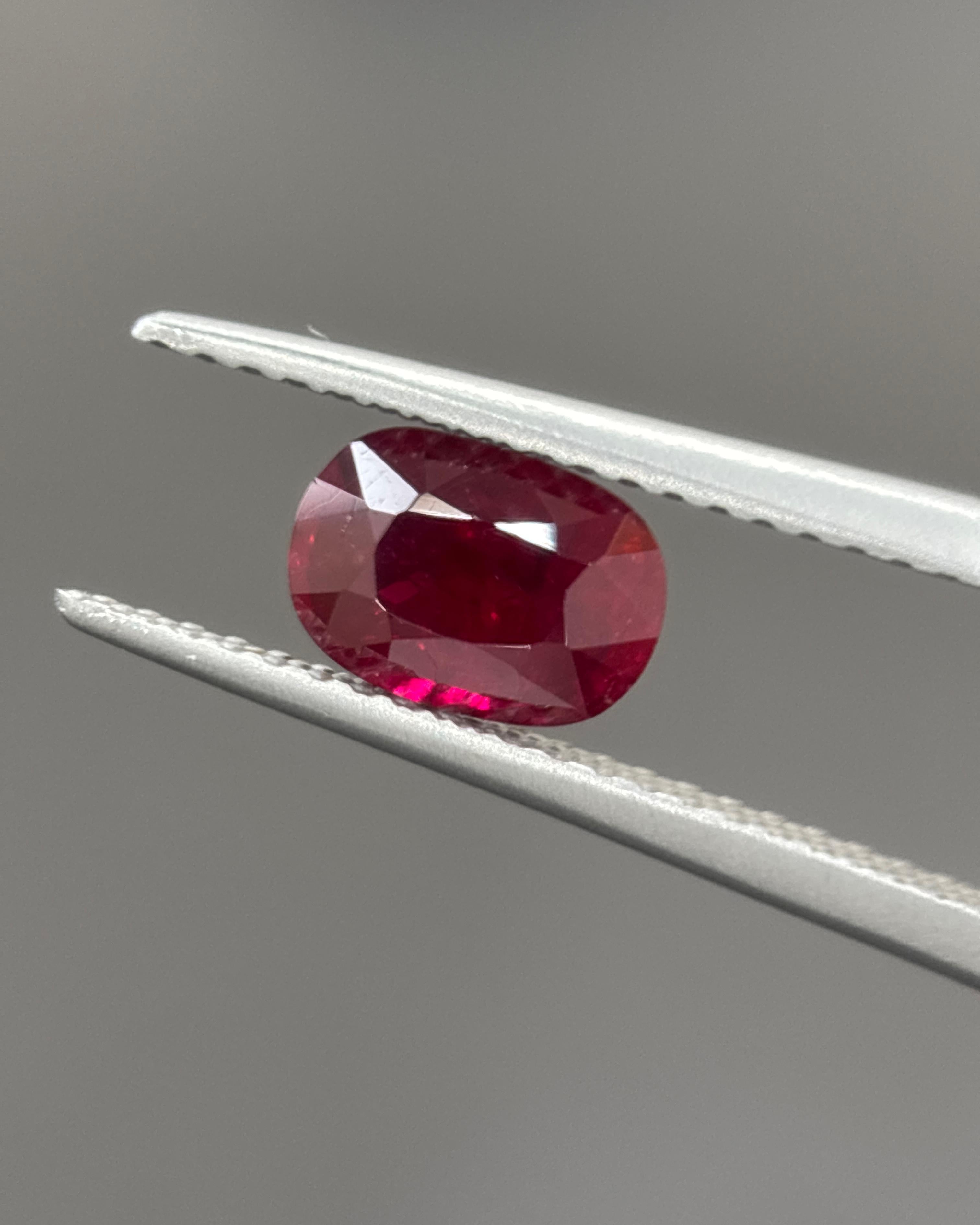 Taglio cuscino GIA Certified 1.12 Carat Burma No Heat Natural Cushion Cut Ruby (Rubino di Burma senza calore) in vendita