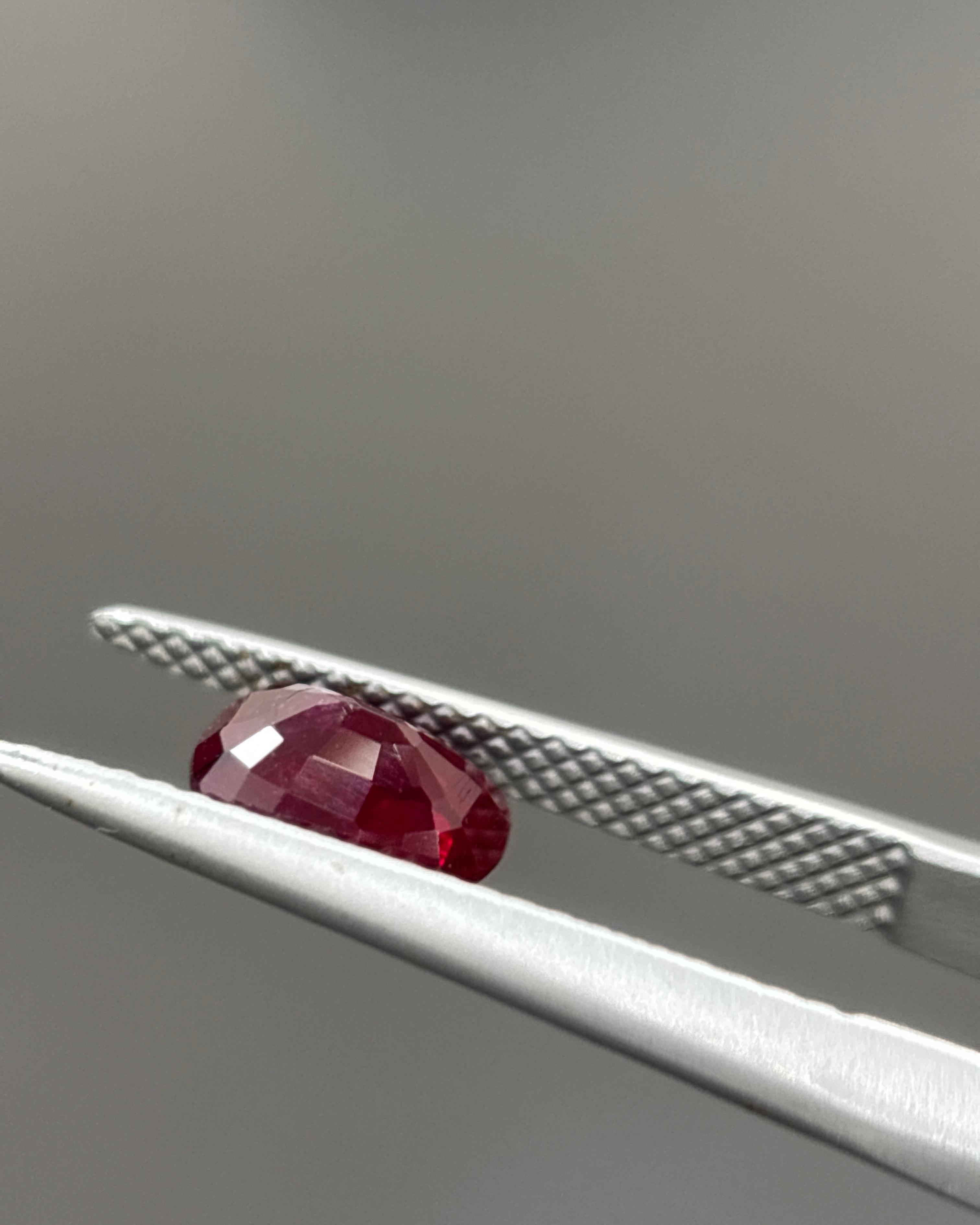 GIA Certified 1.12 Carat Burma No Heat Natural Cushion Cut Ruby (Rubino di Burma senza calore) in vendita 1