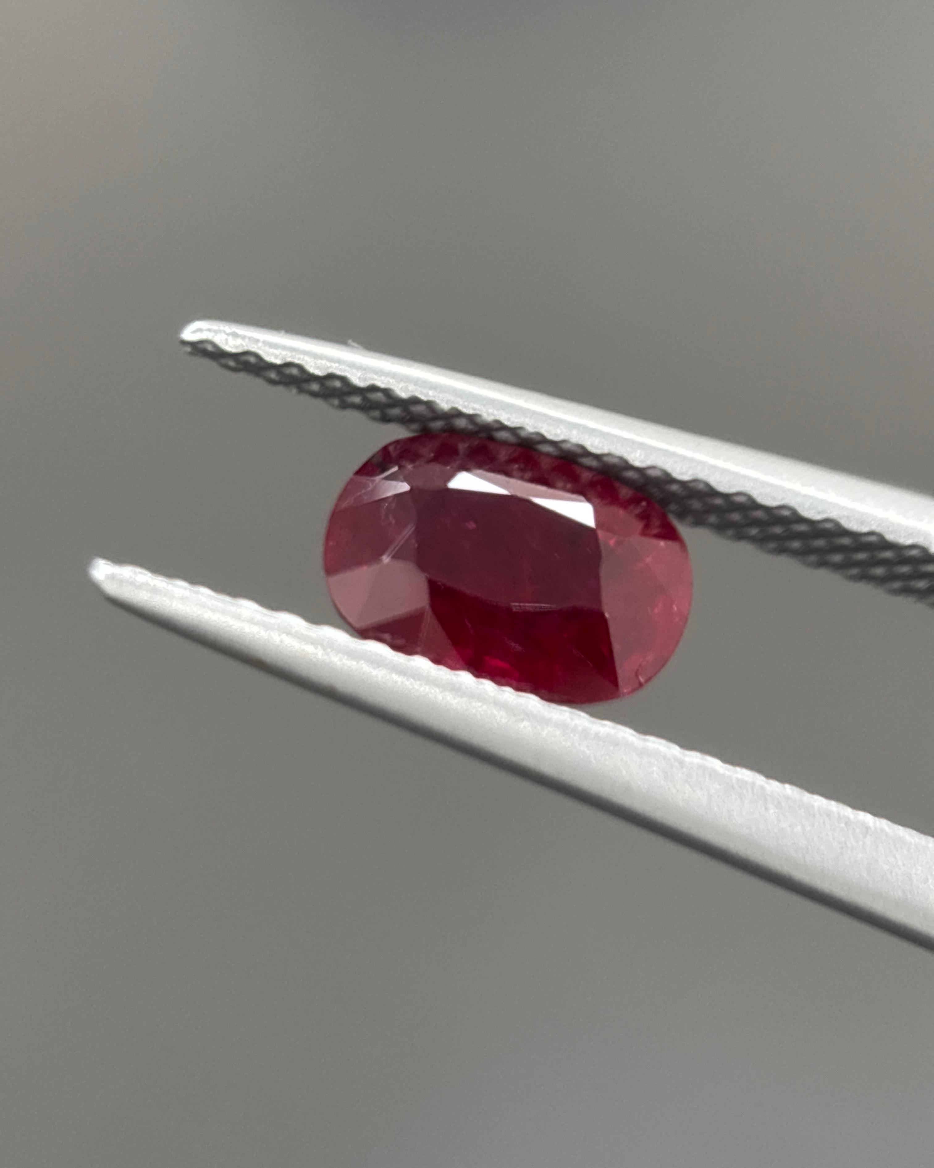 GIA Certified 1.12 Carat Burma No Heat Natural Cushion Cut Ruby (Rubino di Burma senza calore) in vendita 2
