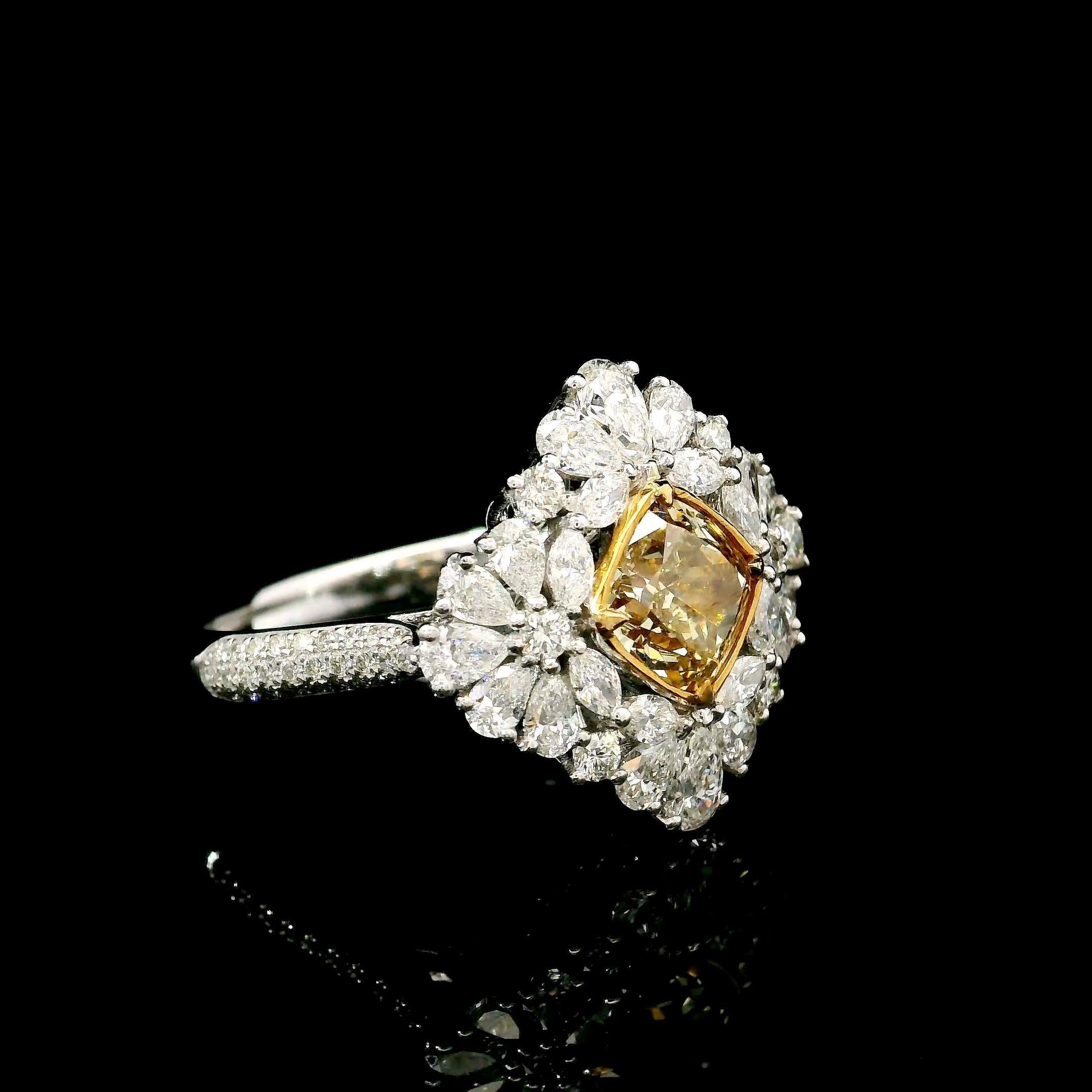 GIA Certified 1.12 Carat Fancy Brownish Yellow VVS1 Clarity Diamond Ring In New Condition For Sale In บางรัก, TH