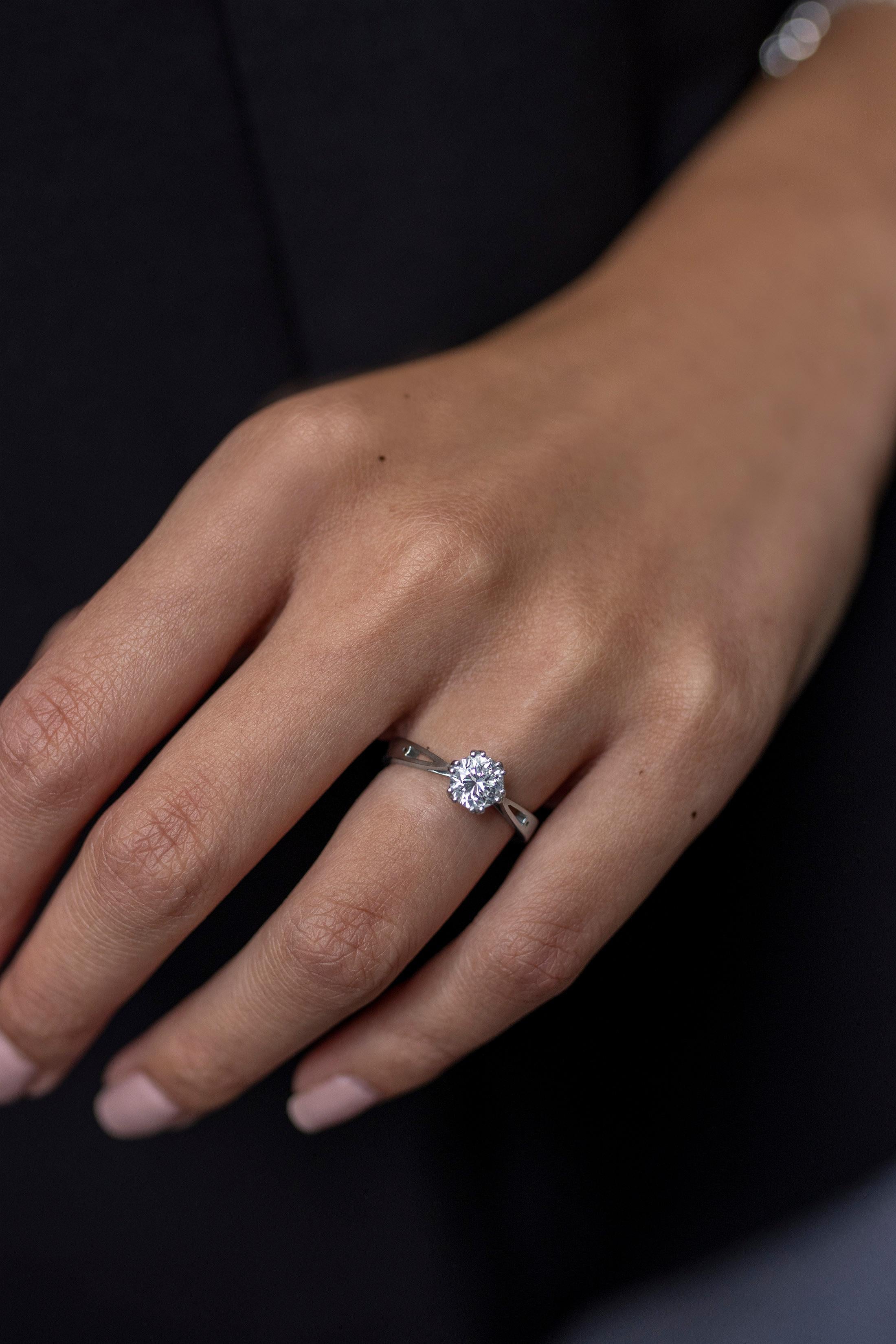 GIA-zertifizierter Verlobungsring mit 1,12 Karat Diamant im Rundschliff im Rundschliff Solitär Damen im Angebot
