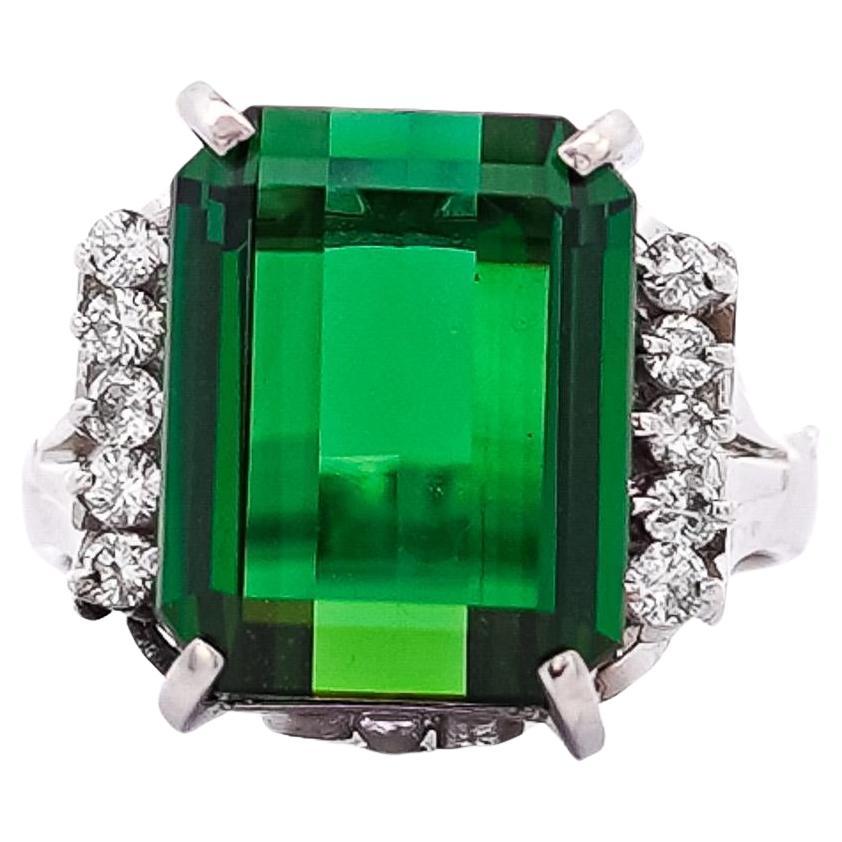 Anillo de filigrana de platino con turmalina verde y diamantes de 11,22 quilates certificado por el GIA