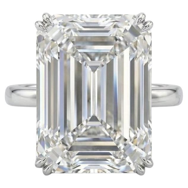 Bague pavée en platine avec diamant taille émeraude de 11,26 carats certifié par le GIA
